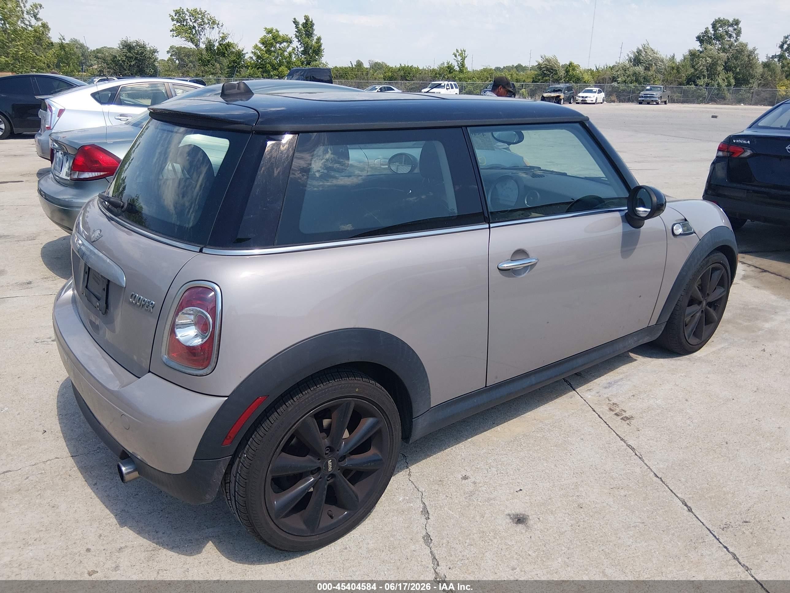 2013 Mini Hardtop Cooper Gray vin: WMWSU3C5XDT373389