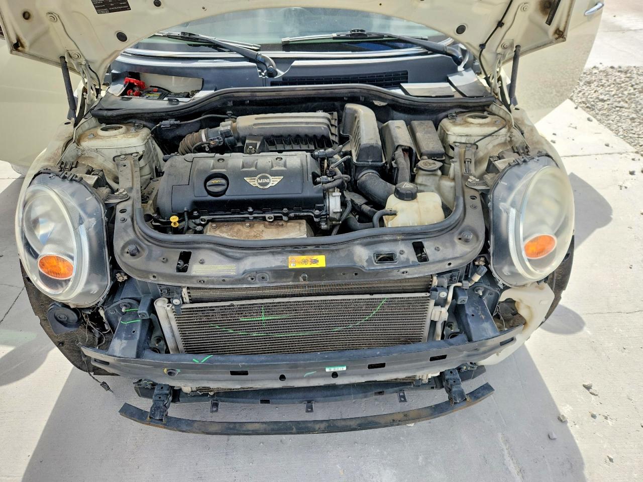 2013 Mini Cooper Cream vin: WMWSU3C5XDT549518