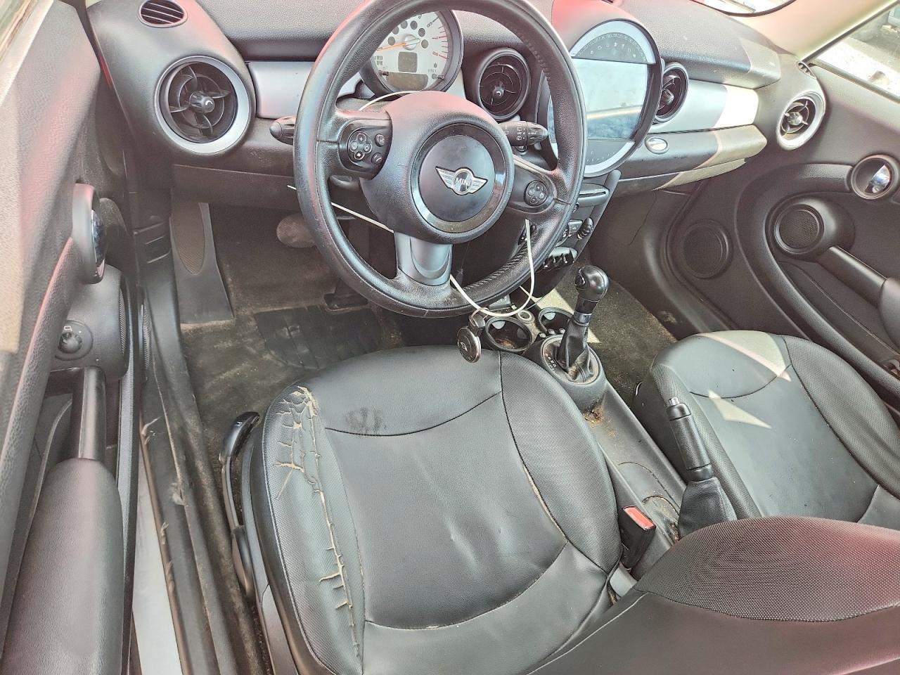 2013 Mini Cooper Red vin: WMWSU3C5XDT682313