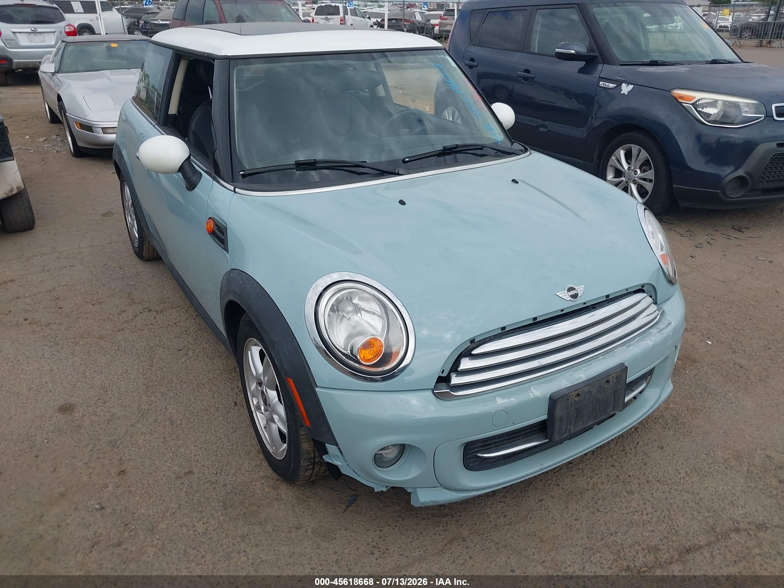 2013 Mini Hardtop Cooper Blue vin: WMWSU3C5XDT688788