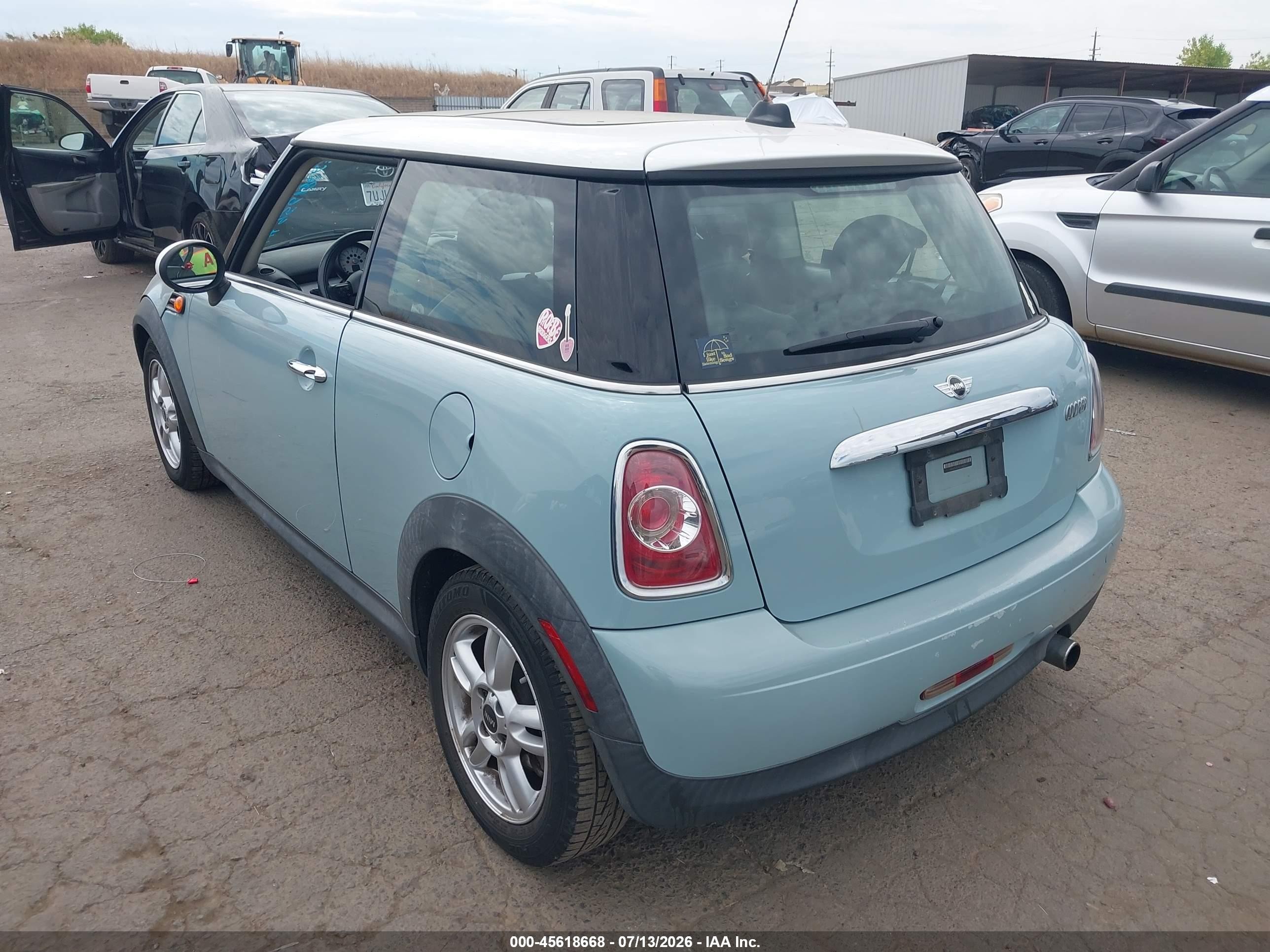 2013 Mini Hardtop Cooper Blue vin: WMWSU3C5XDT688788