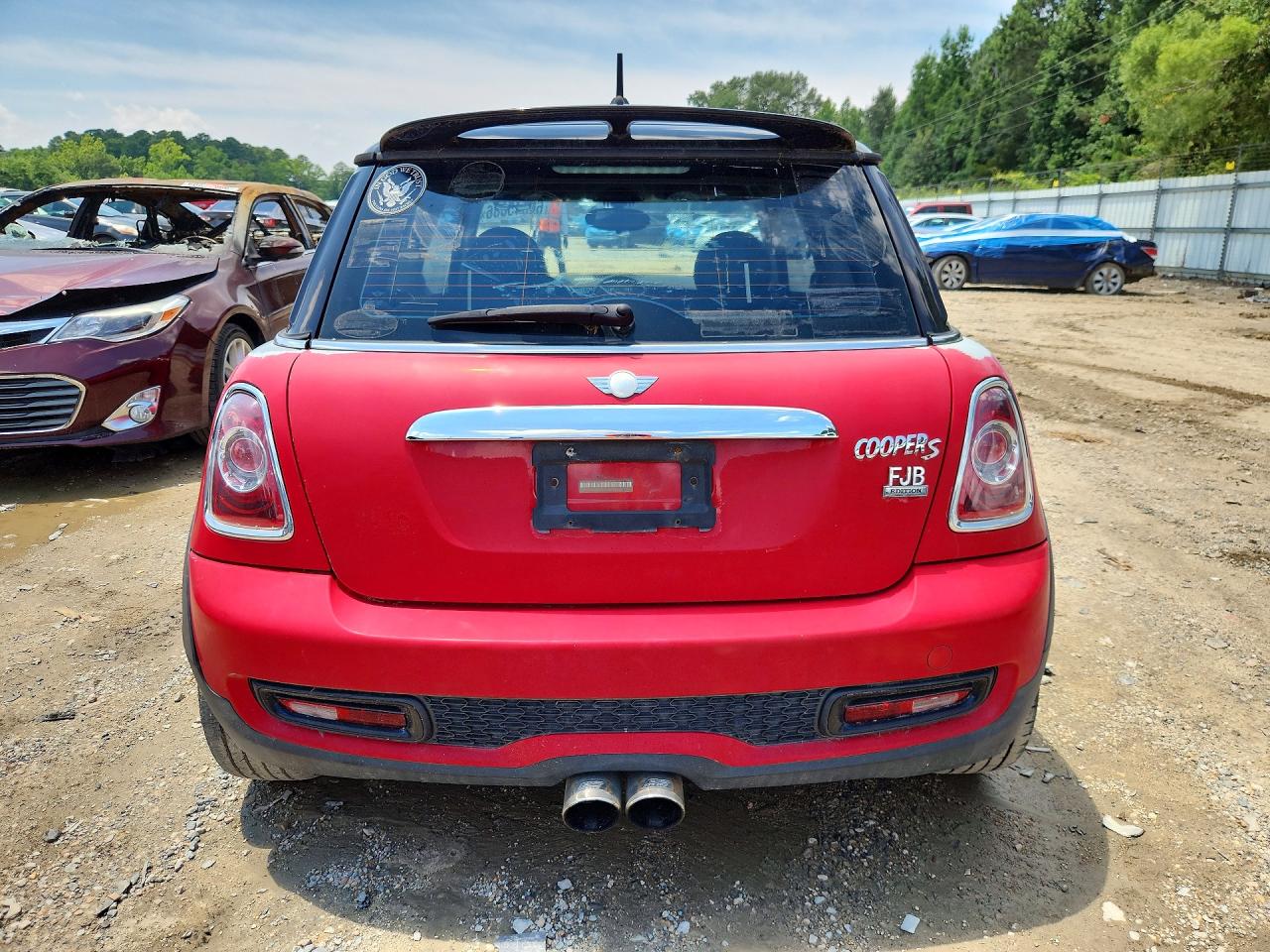 2011 Mini Cooper S Red vin: WMWSV3C50BTY25229