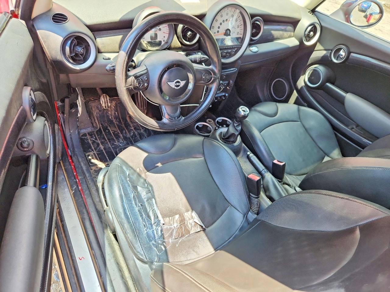2011 Mini Cooper S Red vin: WMWSV3C50BTY25229