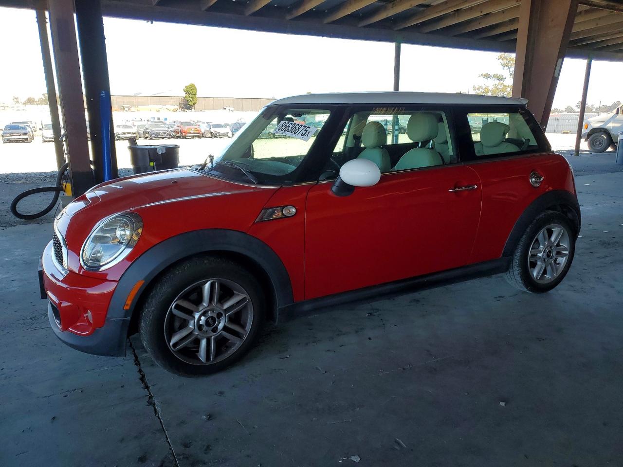 2013 Mini Cooper S Red vin: WMWSV3C50DT396922
