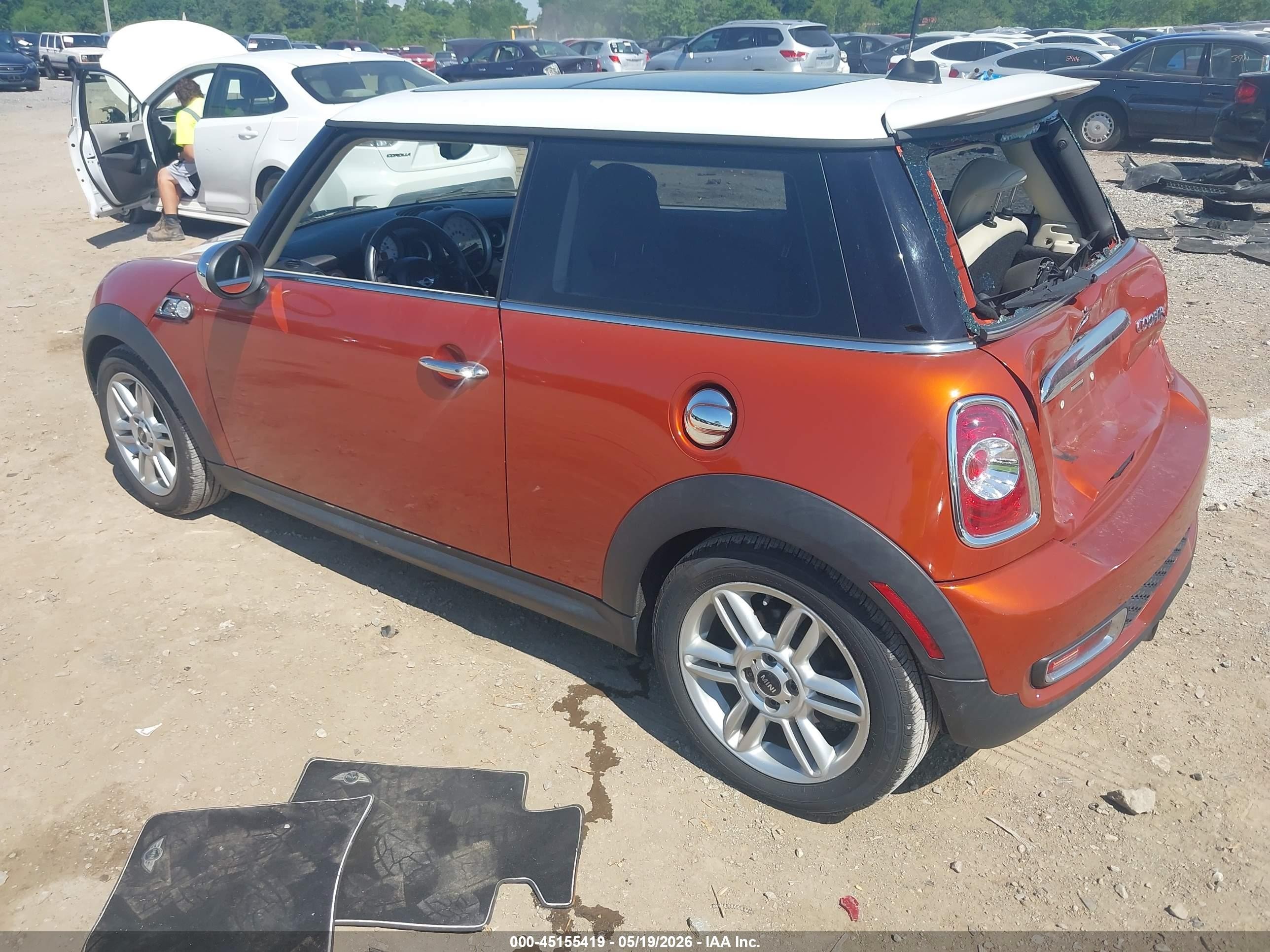 2011 Mini Cooper S   Orange vin: WMWSV3C51BTY12621