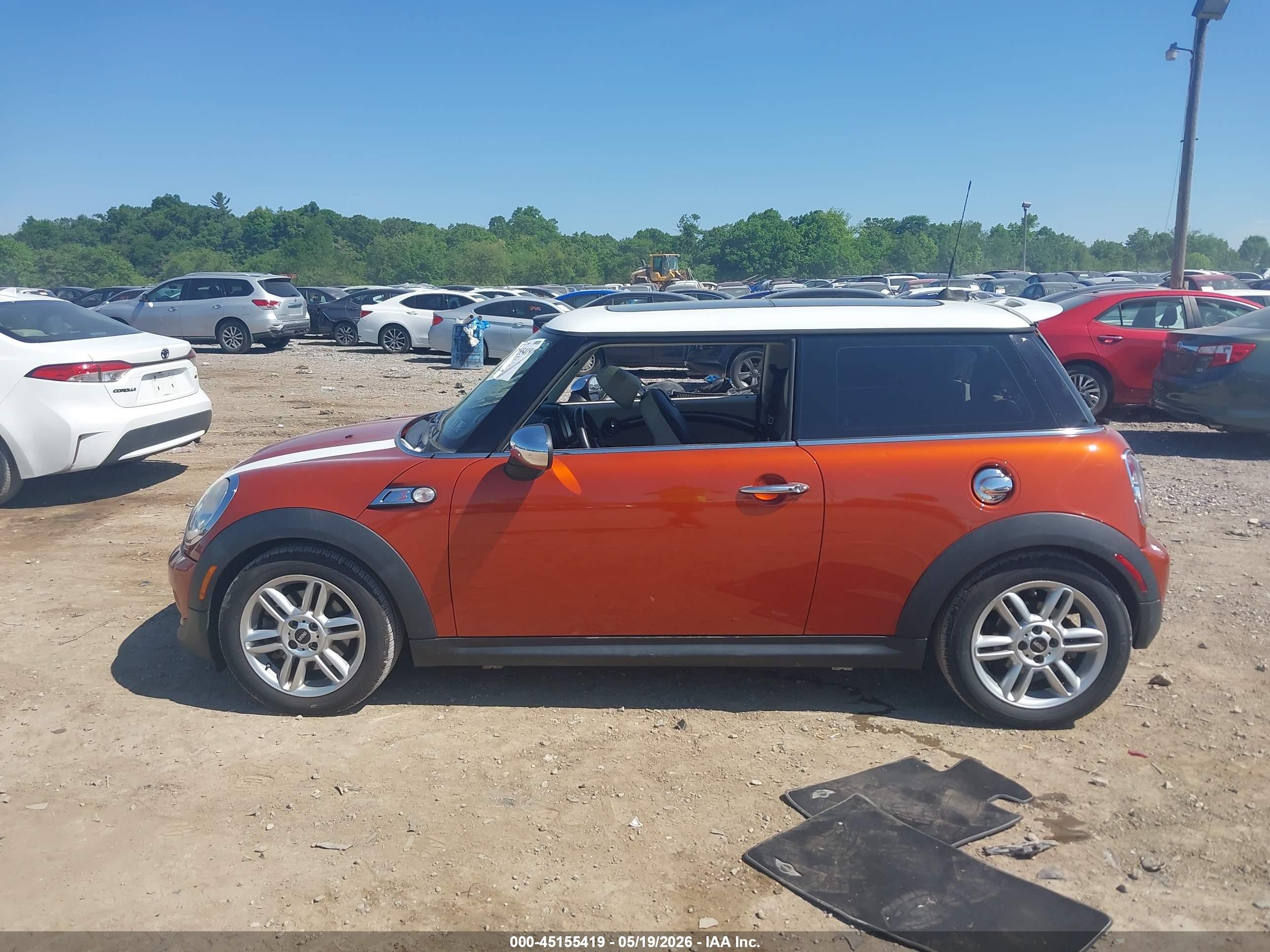 2011 Mini Cooper S   Orange vin: WMWSV3C51BTY12621