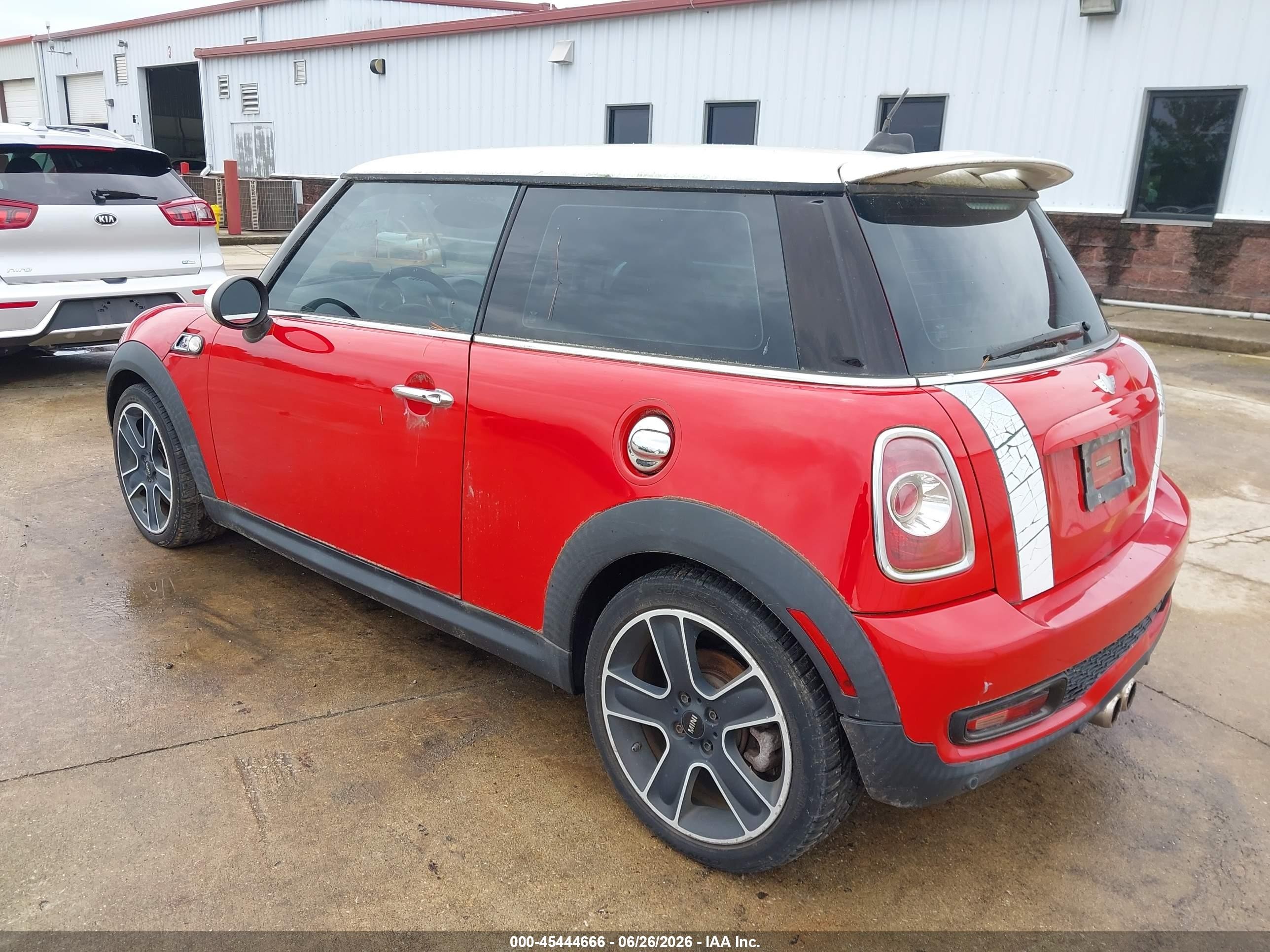 2012 Mini Cooper S   Red vin: WMWSV3C51CTY19148