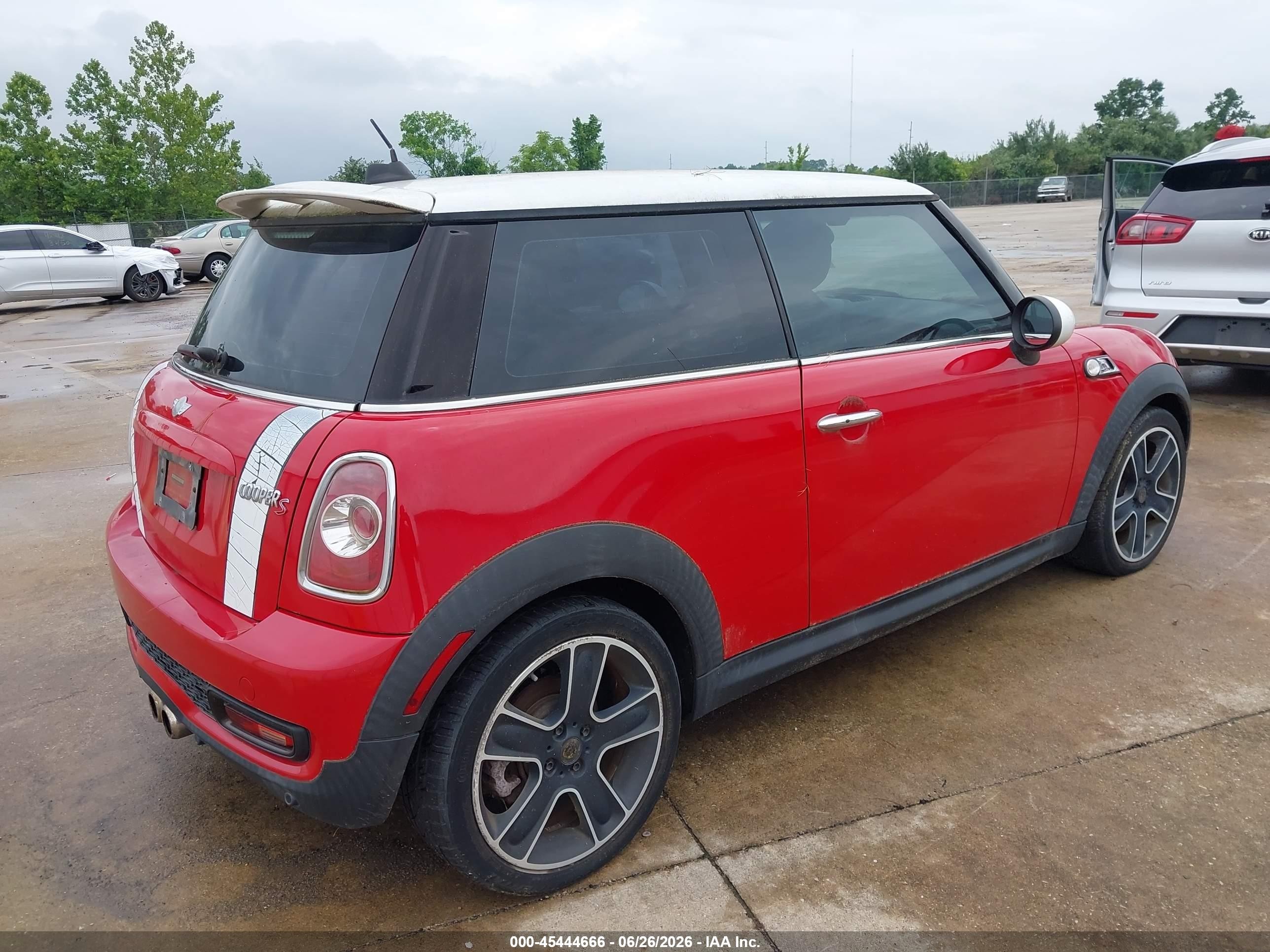 2012 Mini Cooper S   Red vin: WMWSV3C51CTY19148