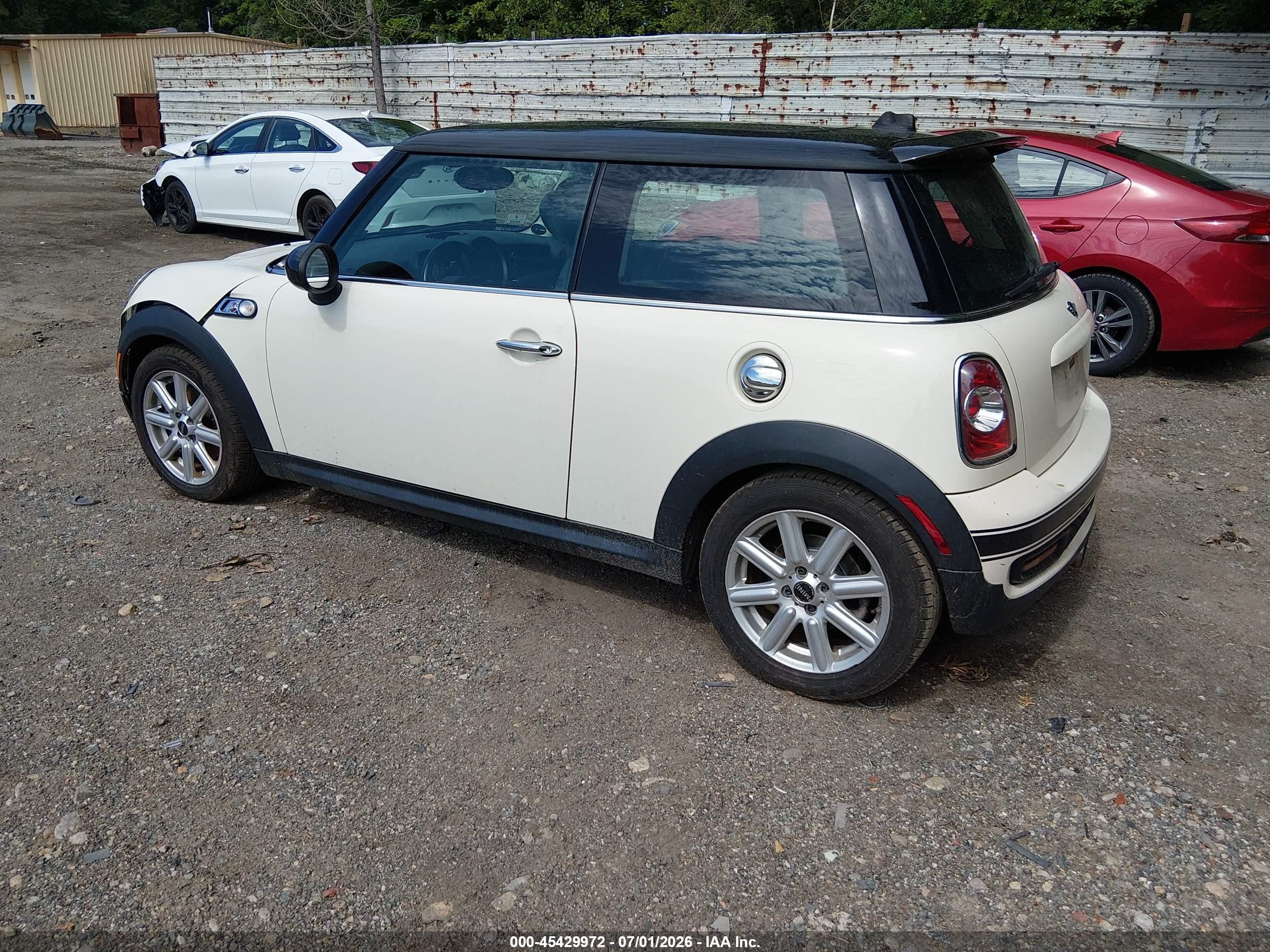 2013 Mini Hardtop Cooper S Beige vin: WMWSV3C51DT393219