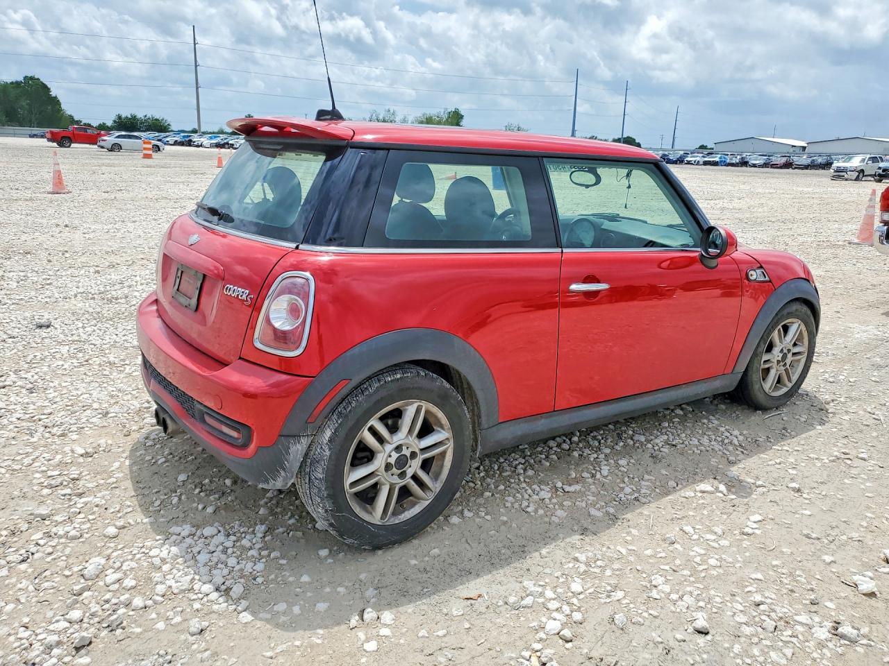 2013 Mini Cooper S Red vin: WMWSV3C51DT397190