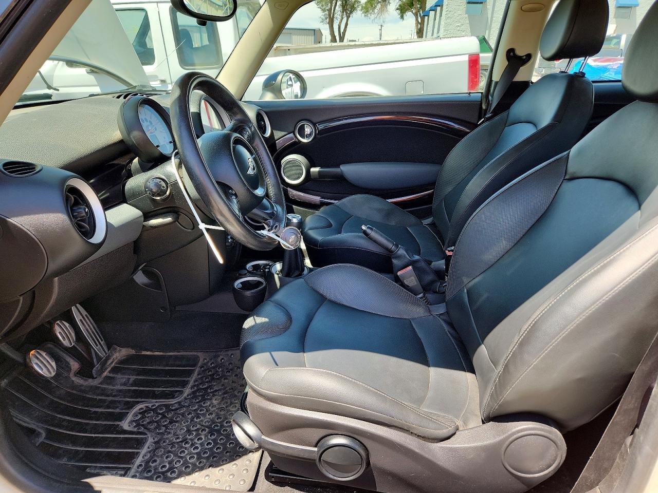 2011 Mini Cooper S White vin: WMWSV3C52BTY23076