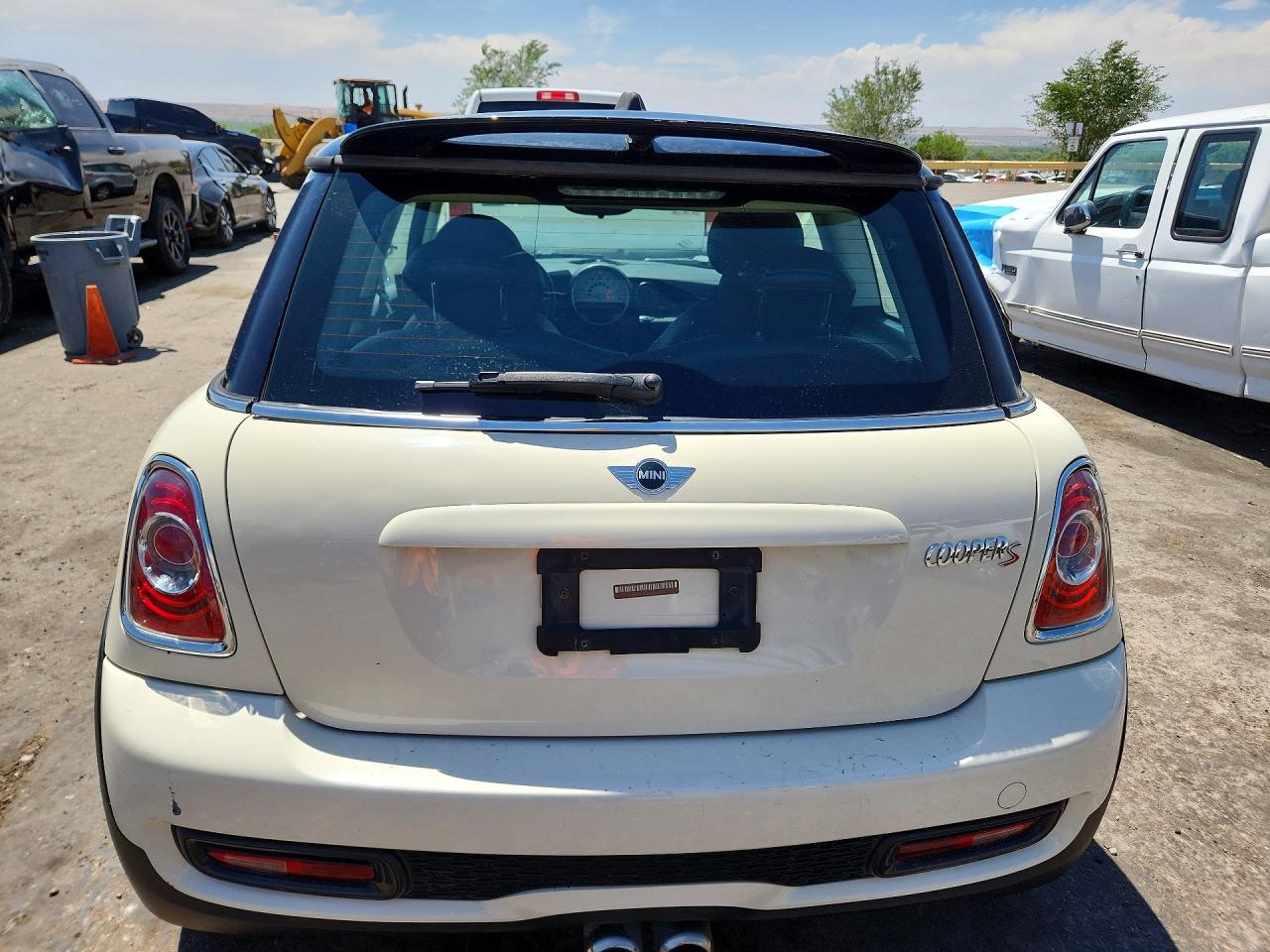 2011 Mini Cooper S White vin: WMWSV3C52BTY23076