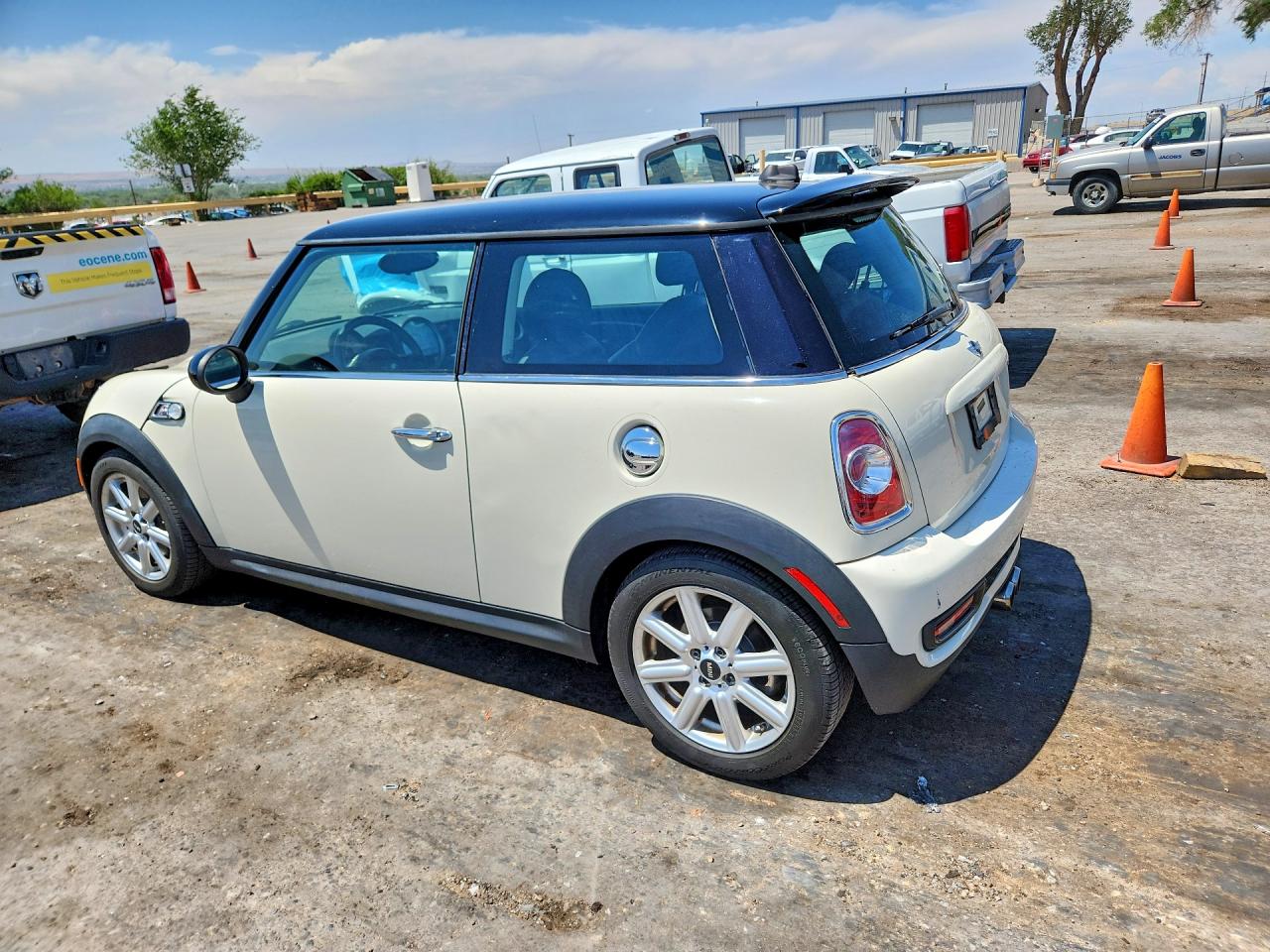 2011 Mini Cooper S White vin: WMWSV3C52BTY23076