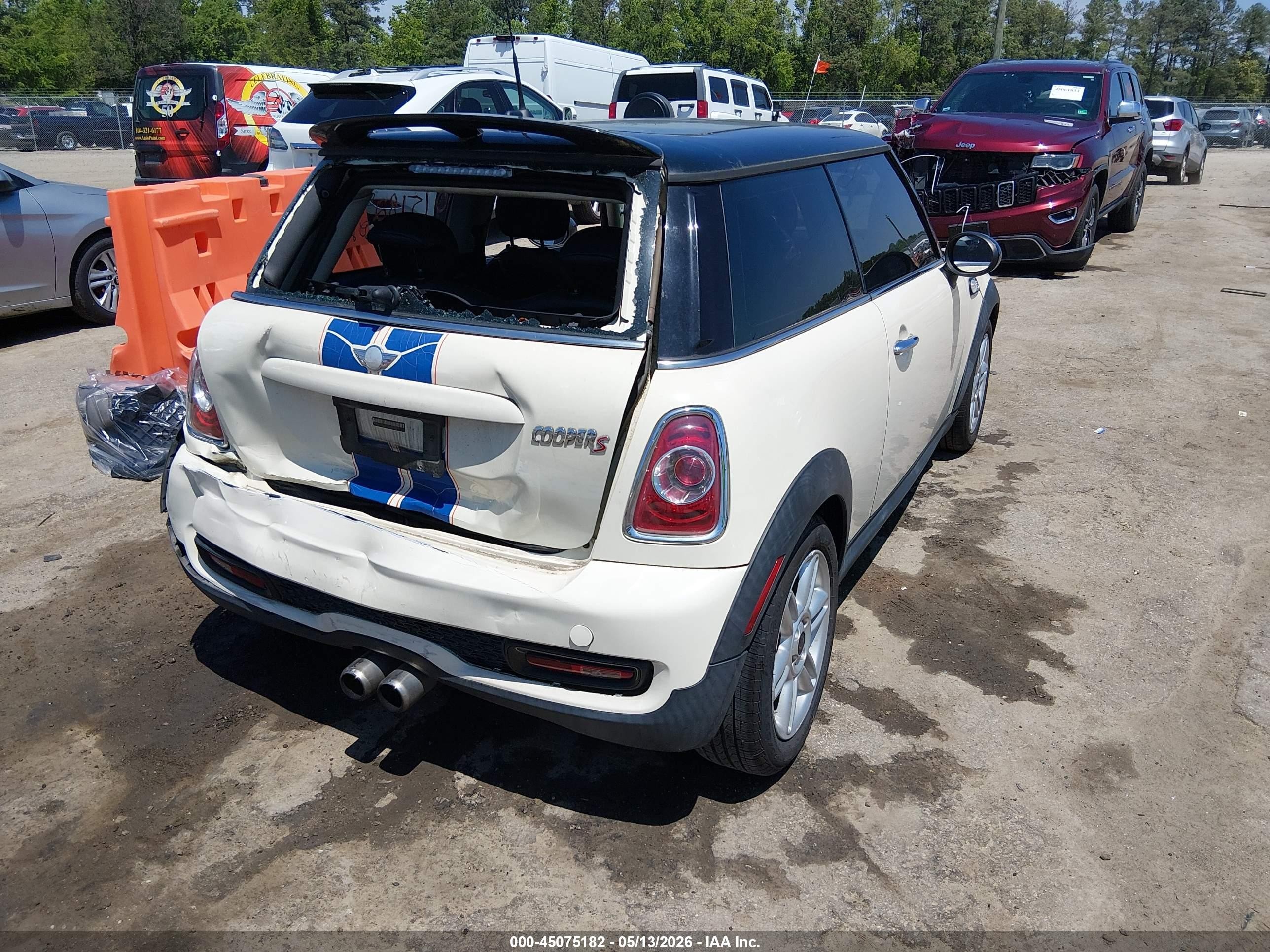 2011 Mini Cooper S   White vin: WMWSV3C52BTY23241