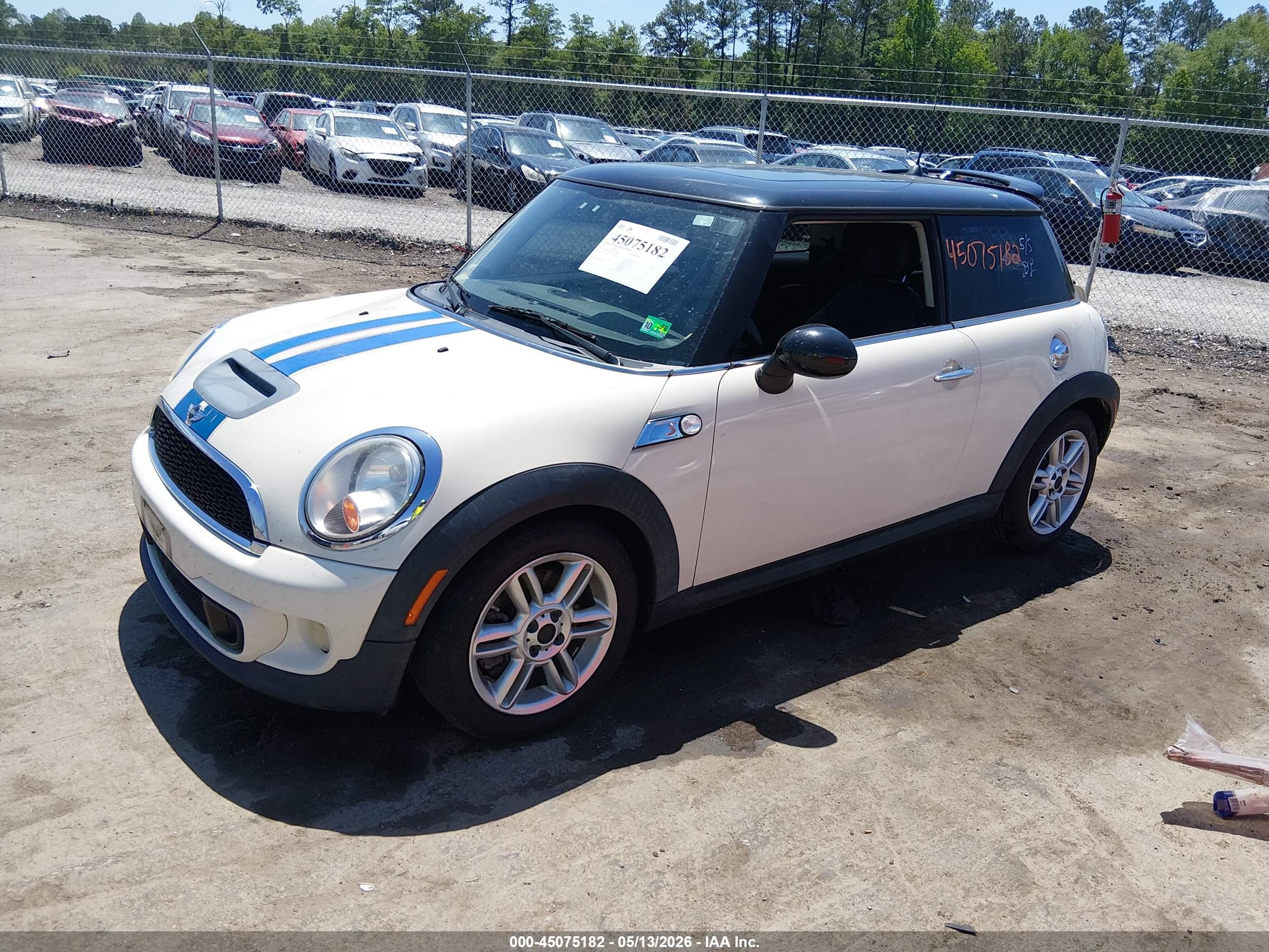 2011 Mini Cooper S   White vin: WMWSV3C52BTY23241