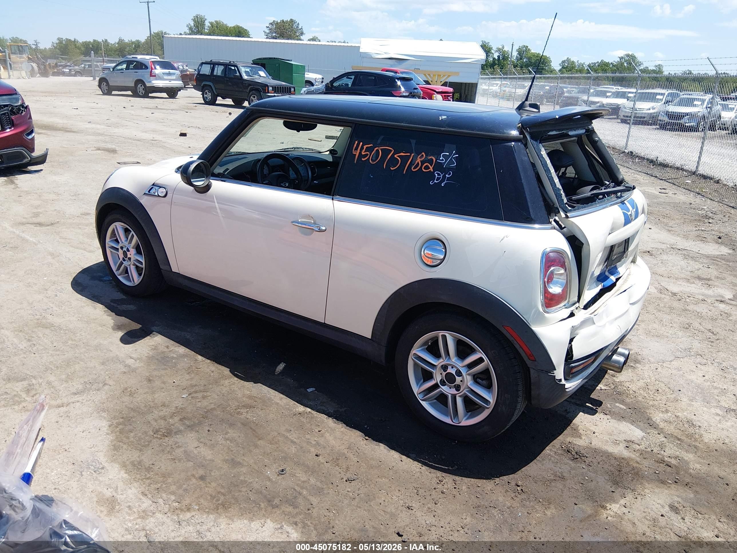 2011 Mini Cooper S   White vin: WMWSV3C52BTY23241
