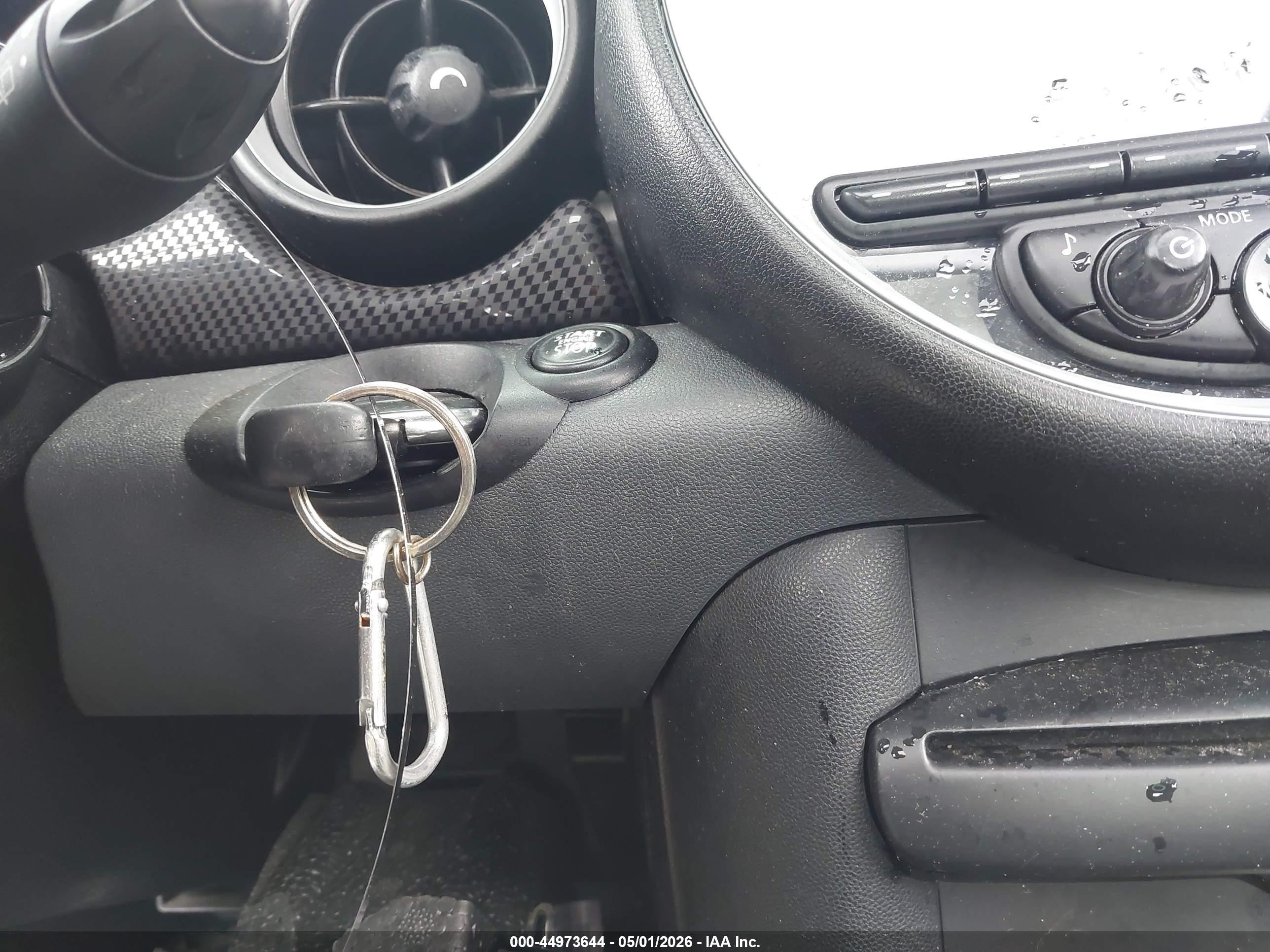 2012 Mini Cooper S   White vin: WMWSV3C52CTY29025