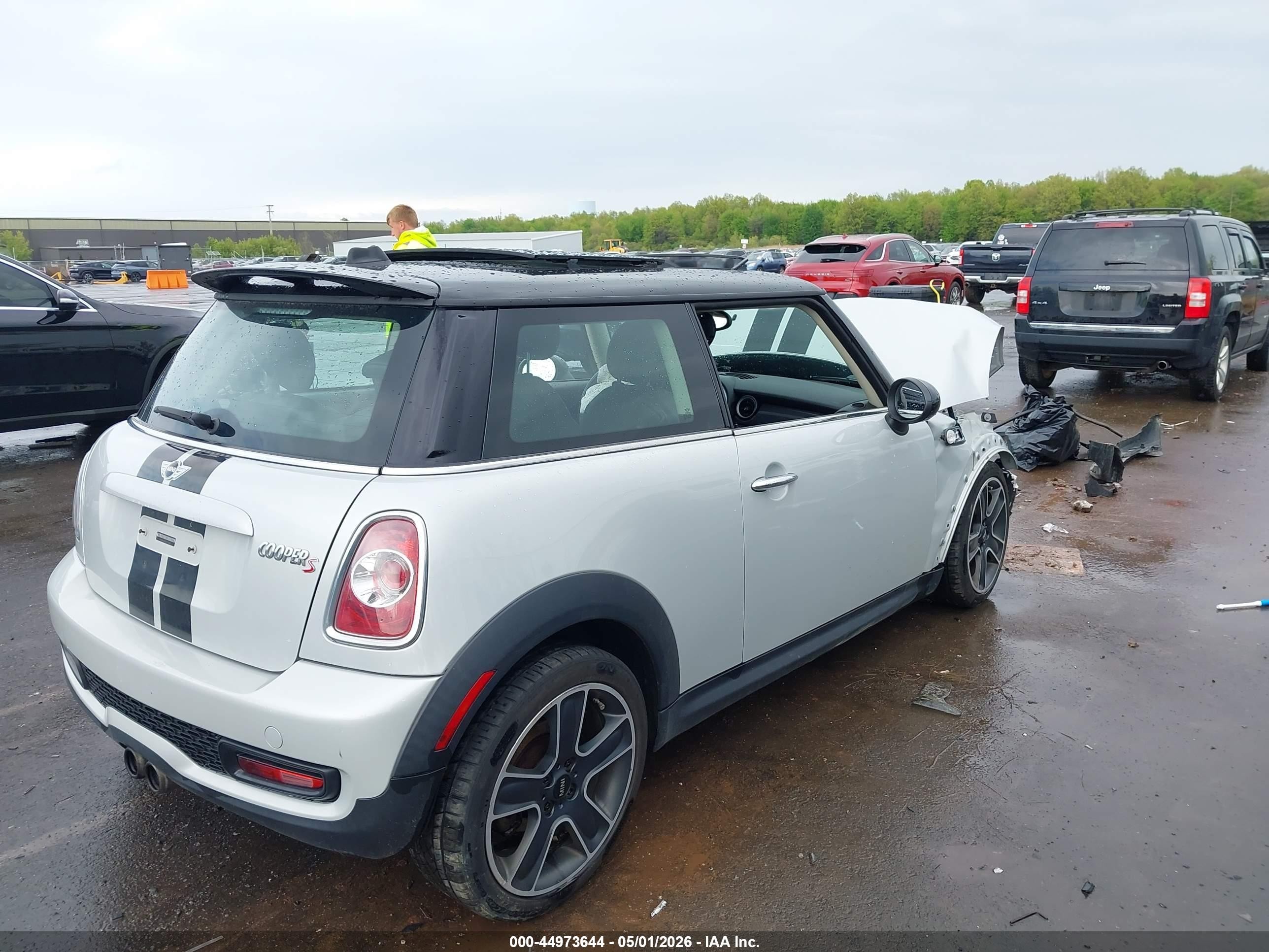 2012 Mini Cooper S   White vin: WMWSV3C52CTY29025