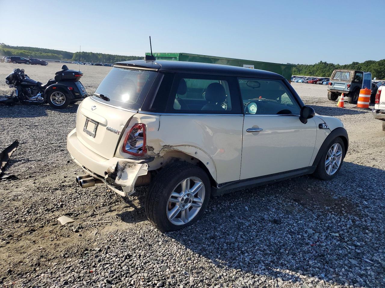 2013 Mini Cooper S White vin: WMWSV3C52DT389714