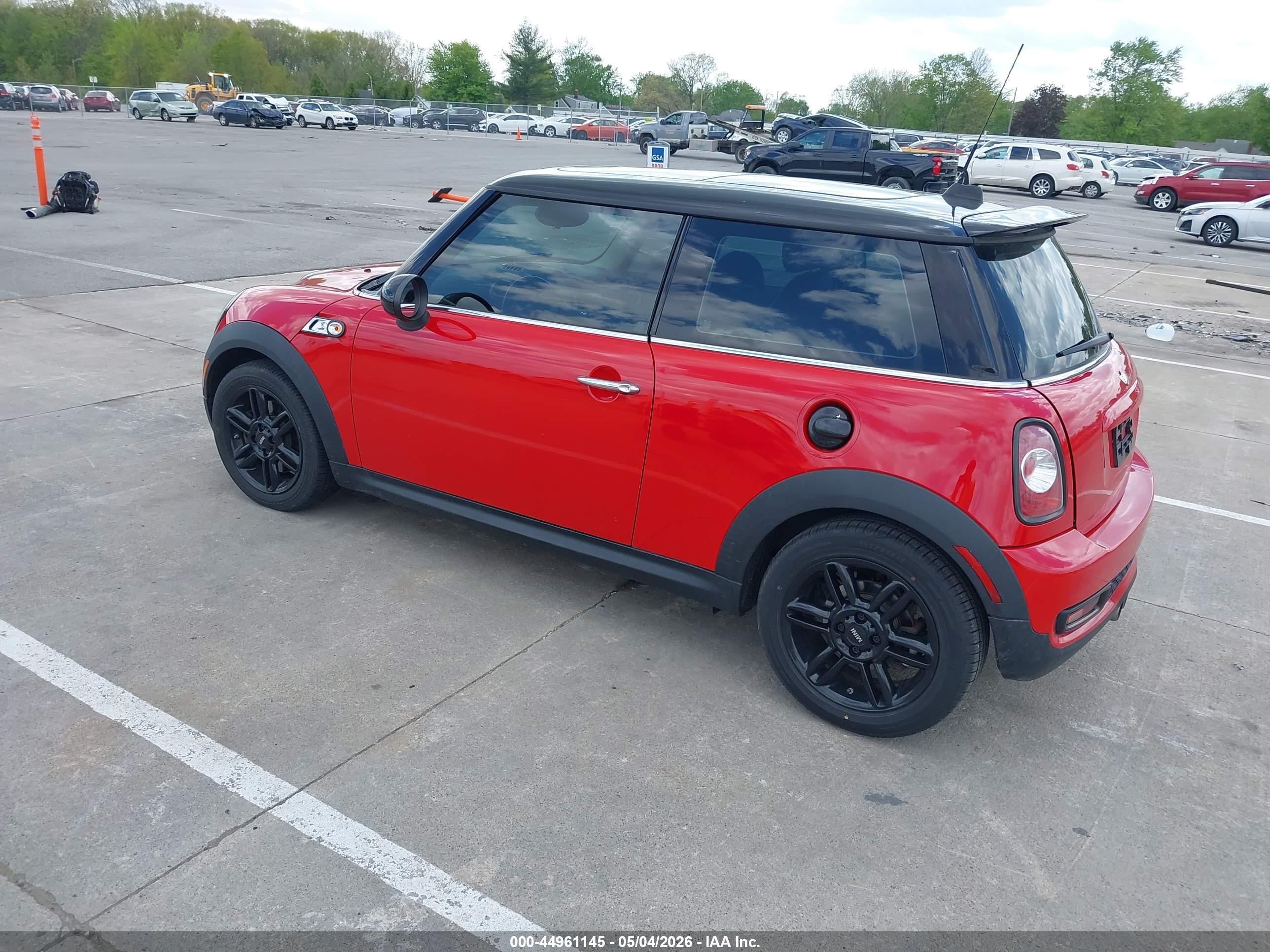2013 Mini Hardtop Cooper S Red vin: WMWSV3C52DT397246