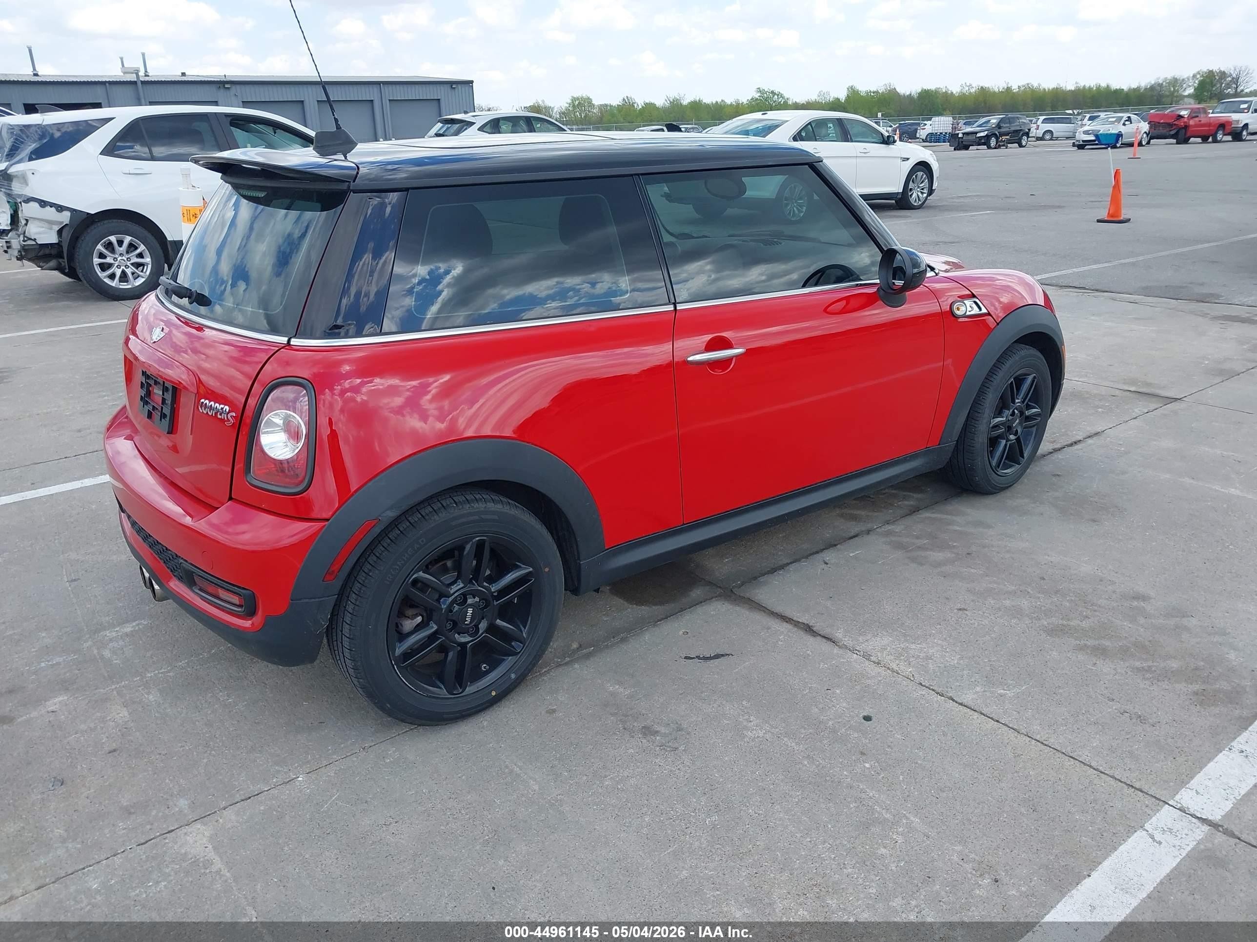 2013 Mini Hardtop Cooper S Red vin: WMWSV3C52DT397246