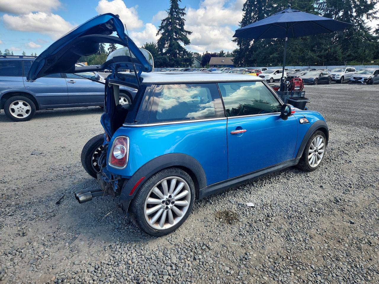 2011 Mini Cooper S Blue vin: WMWSV3C53BTY22650