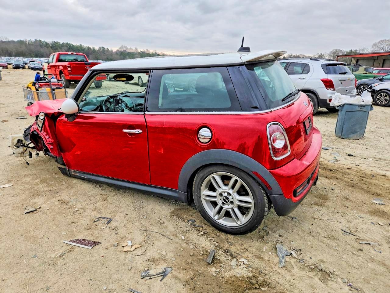 2011 Mini Cooper S Red vin: WMWSV3C53BTY23121