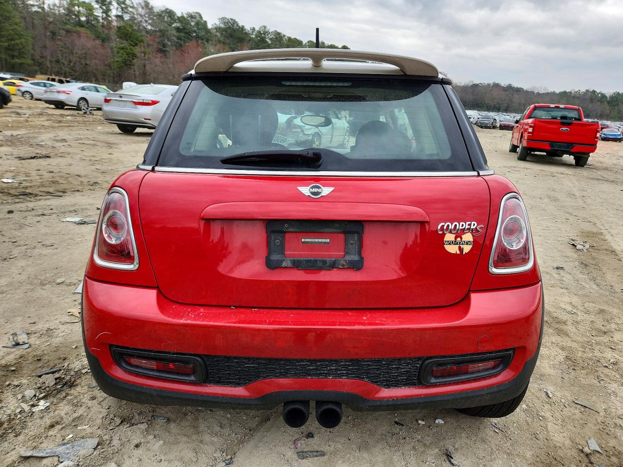2011 Mini Cooper S Red vin: WMWSV3C53BTY23121