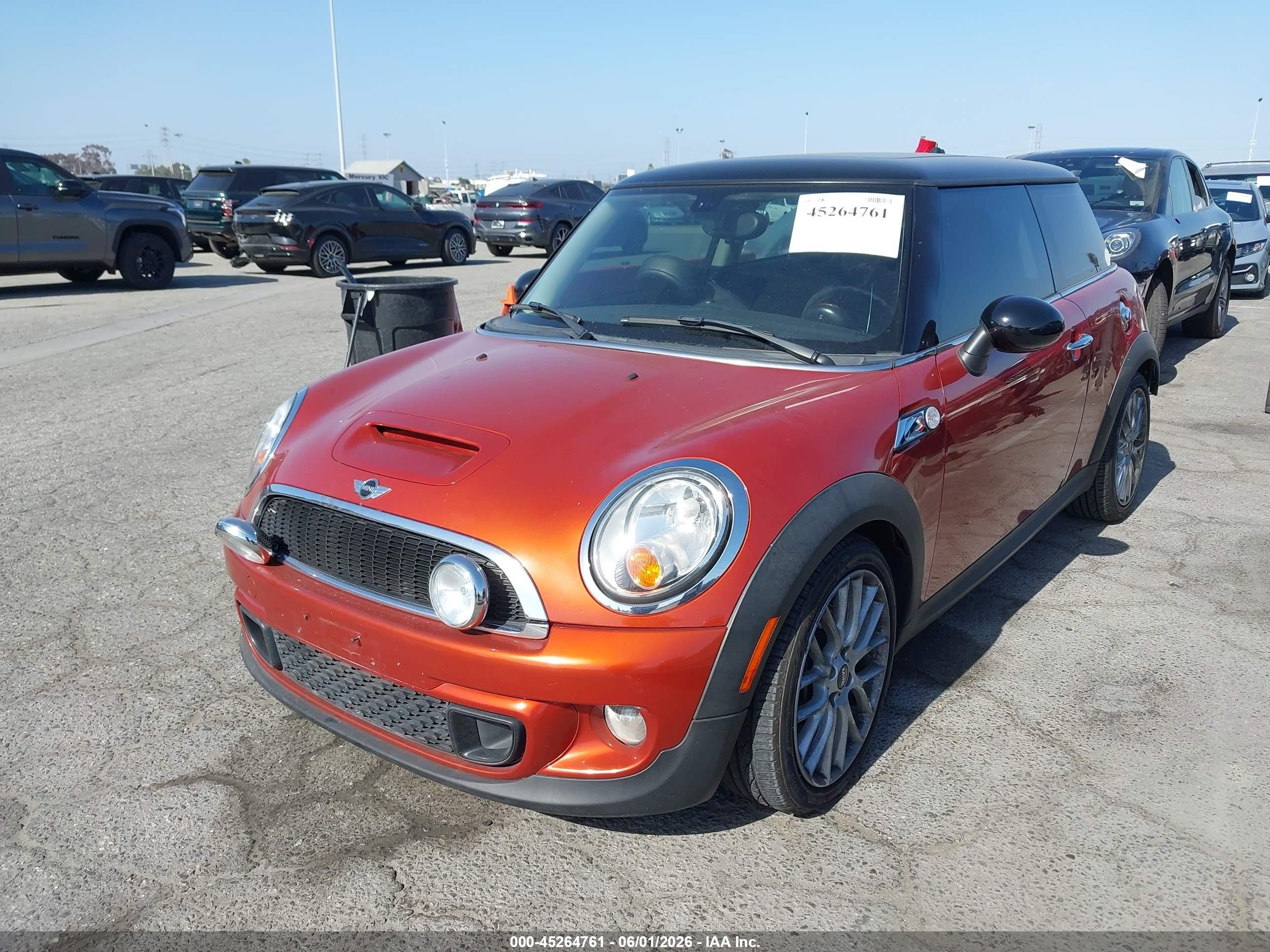 2013 Mini Hardtop Cooper S Orange vin: WMWSV3C53DT392847