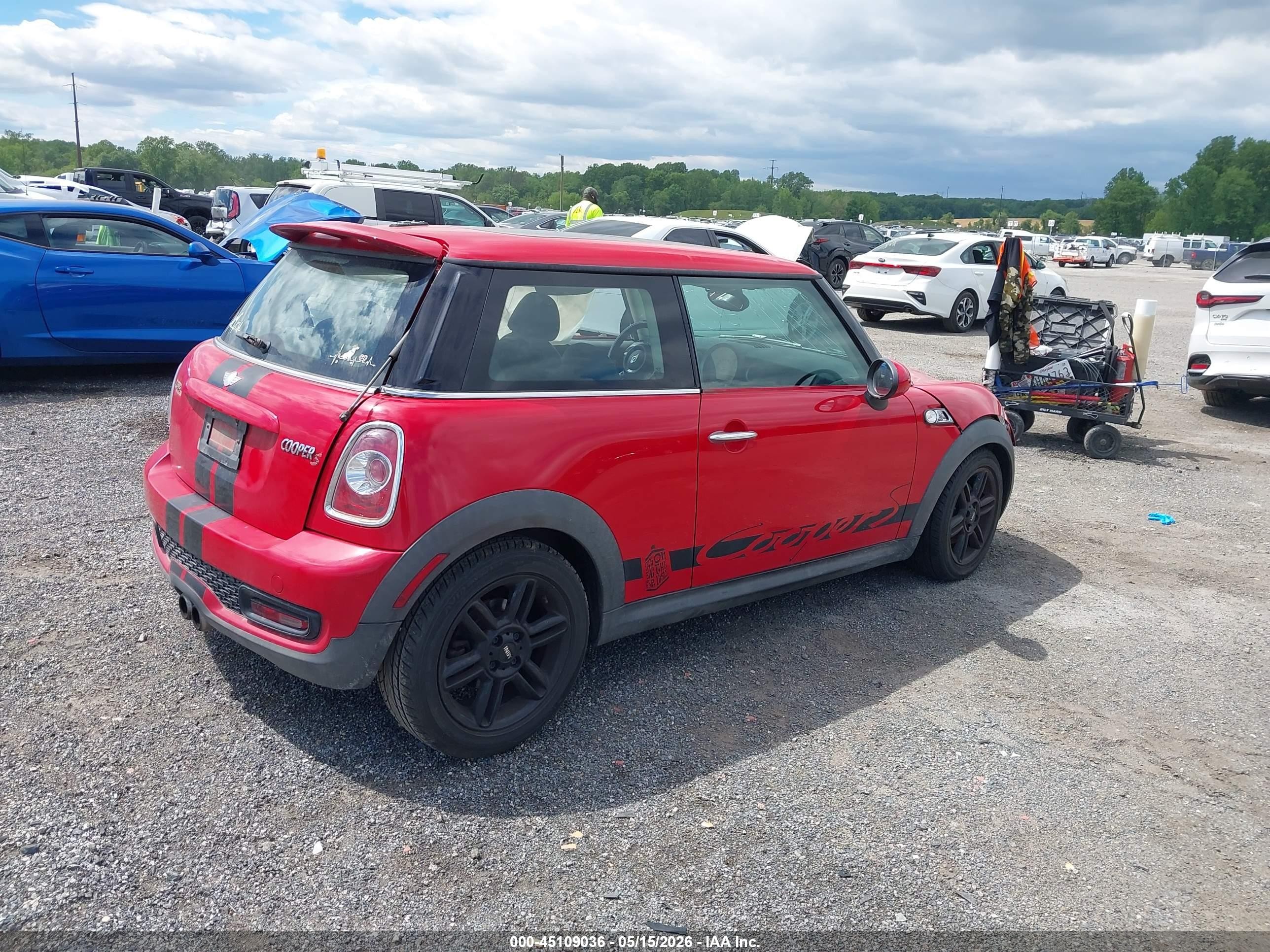 2013 Mini Hardtop Cooper S Red vin: WMWSV3C53DT477011
