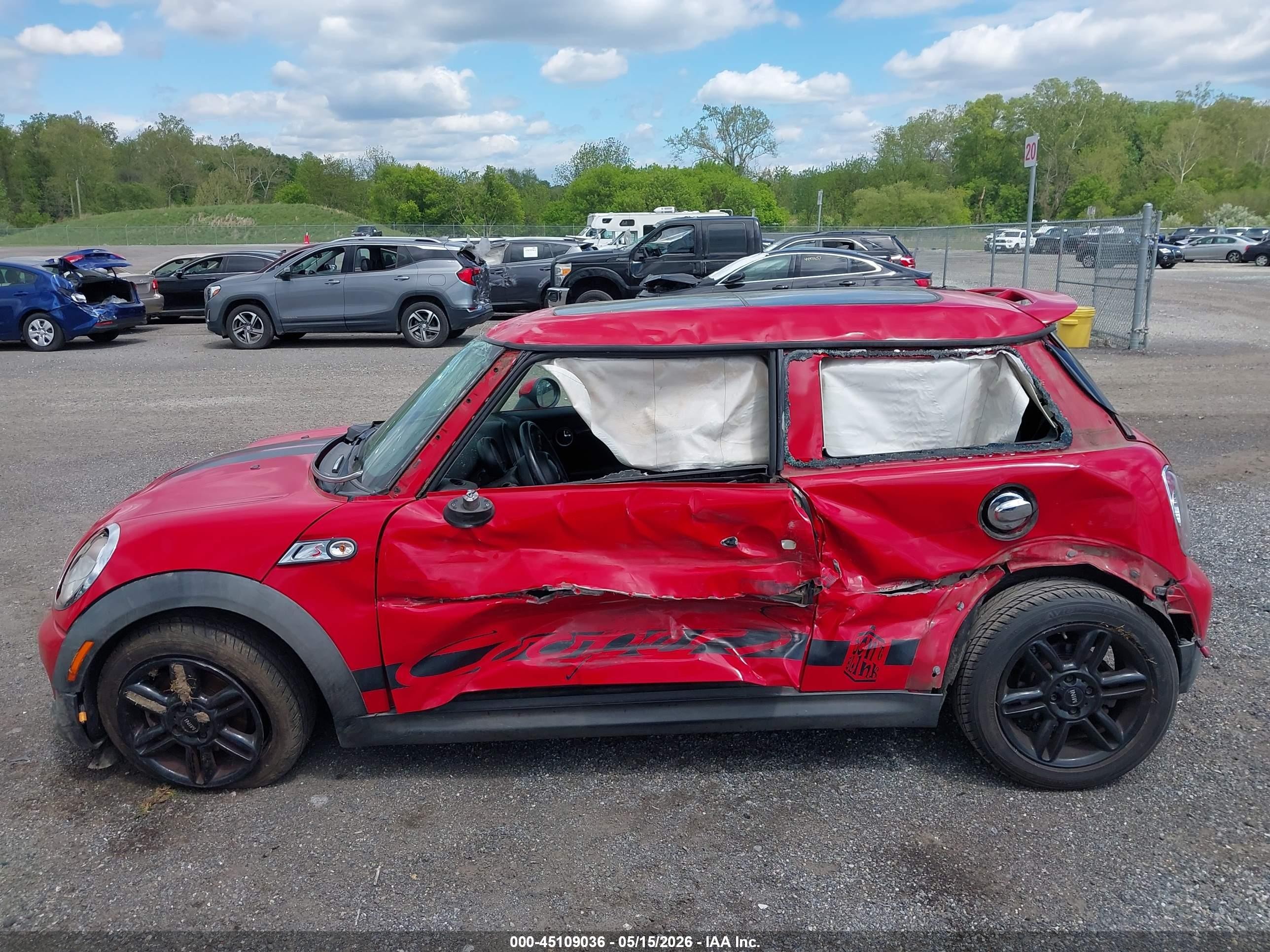 2013 Mini Hardtop Cooper S Red vin: WMWSV3C53DT477011