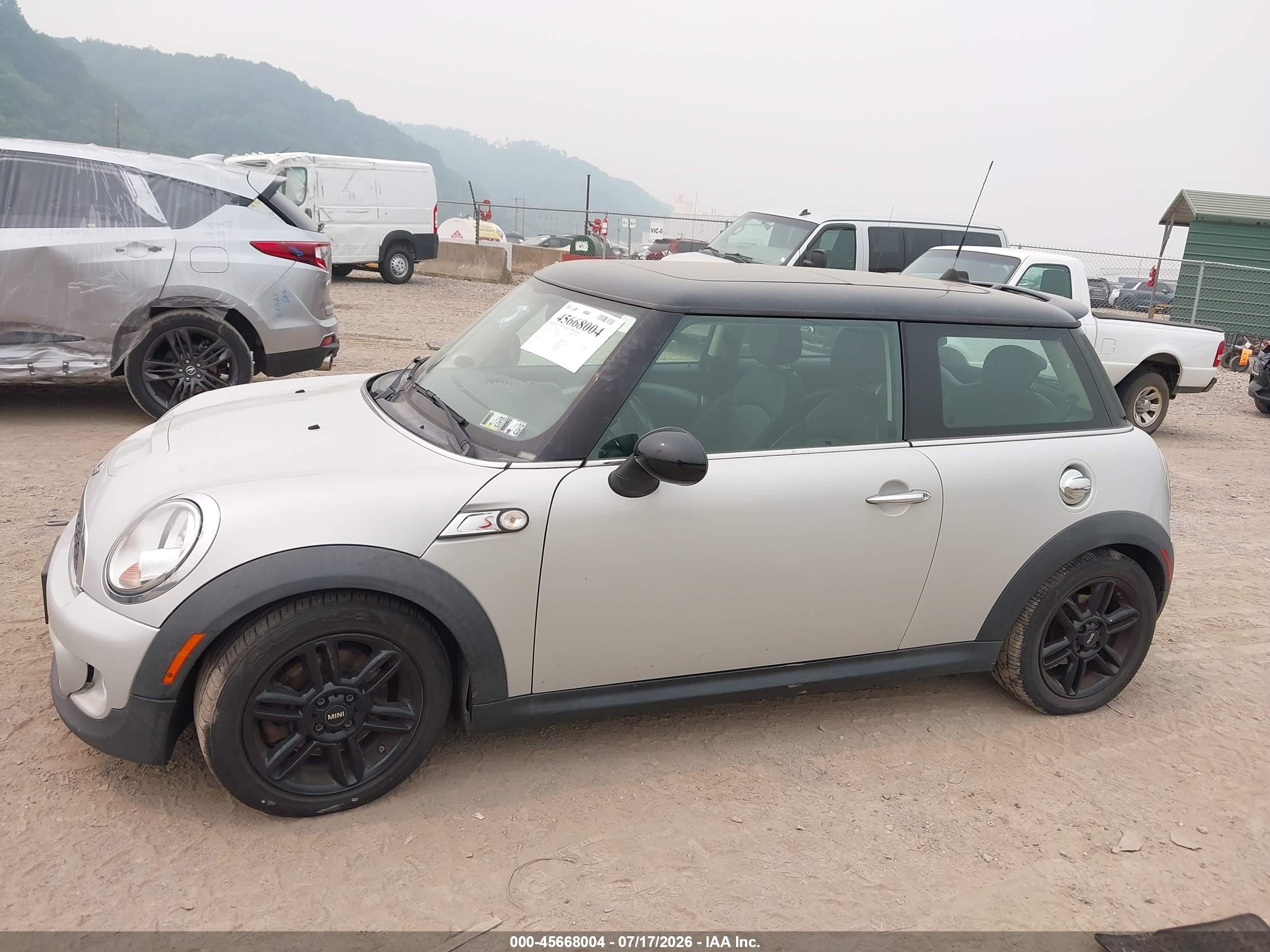 2013 Mini Hardtop Cooper S Silver vin: WMWSV3C53DT478482