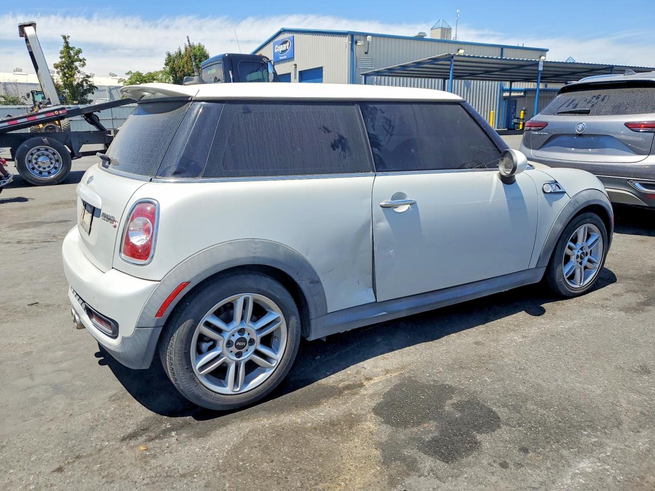 2011 Mini Cooper S White vin: WMWSV3C54BTY11978