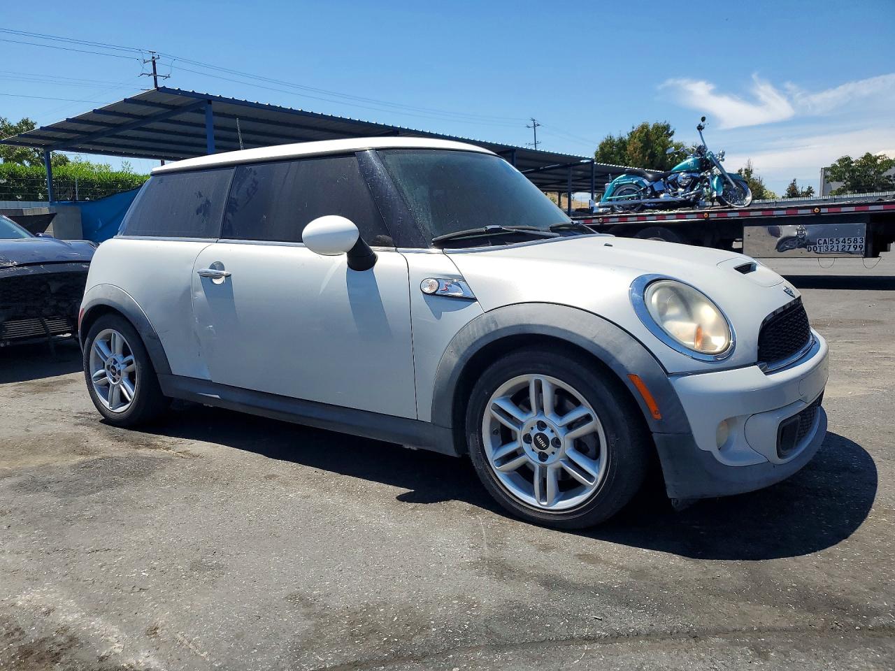 2011 Mini Cooper S White vin: WMWSV3C54BTY11978