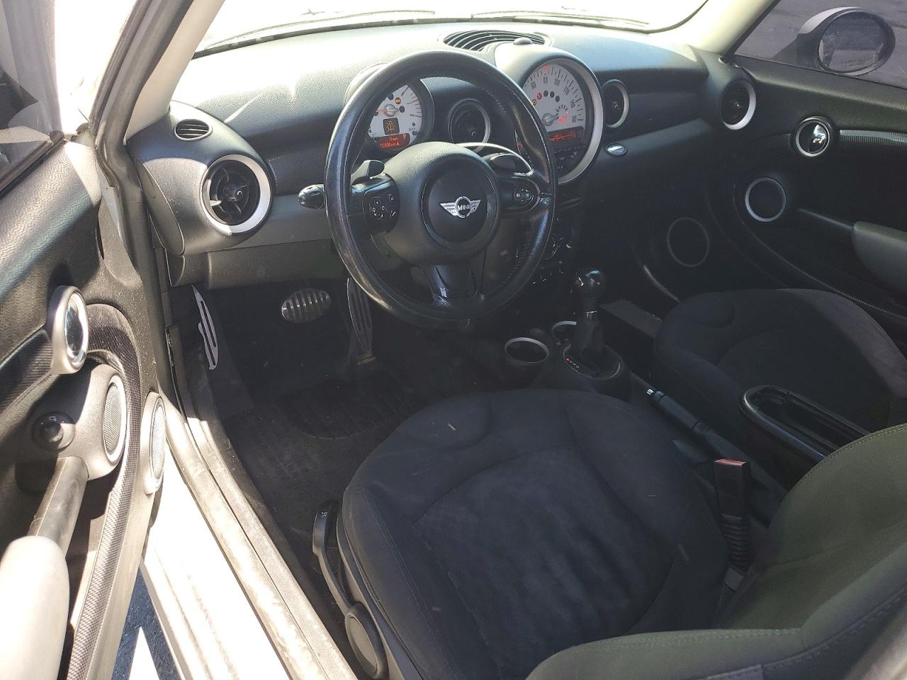 2011 Mini Cooper S White vin: WMWSV3C54BTY11978