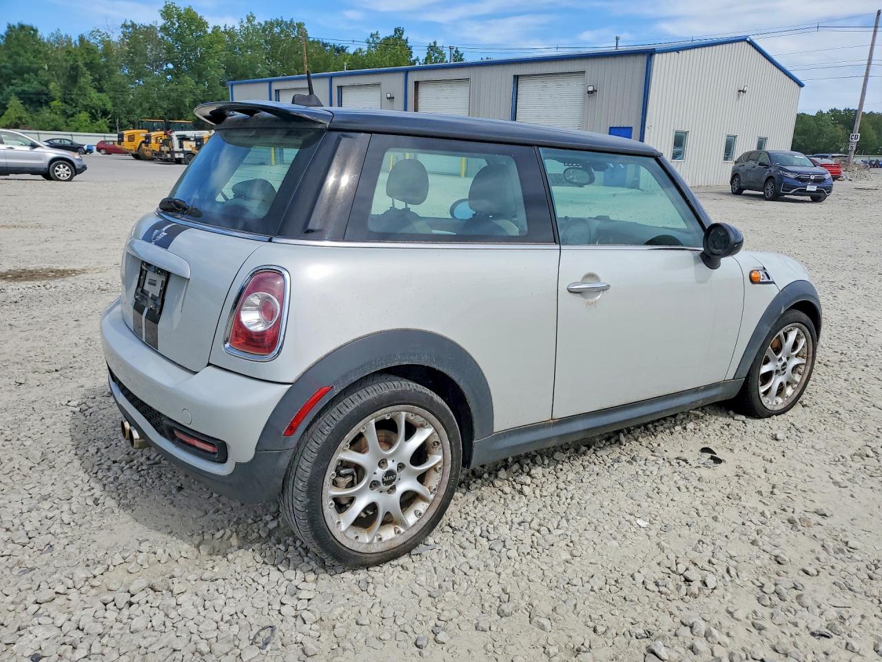 2011 Mini Cooper S Silver vin: WMWSV3C54BTY21023