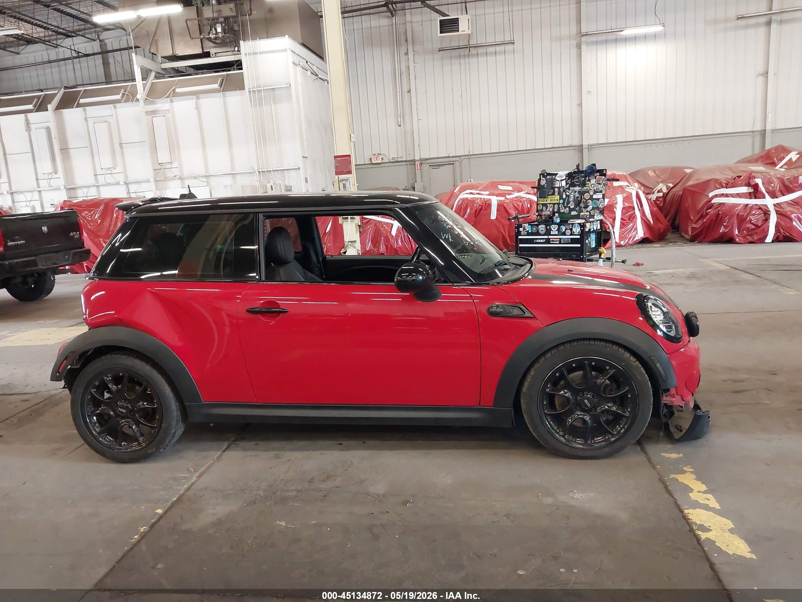 2011 Mini Cooper S   Red vin: WMWSV3C54BTY21149