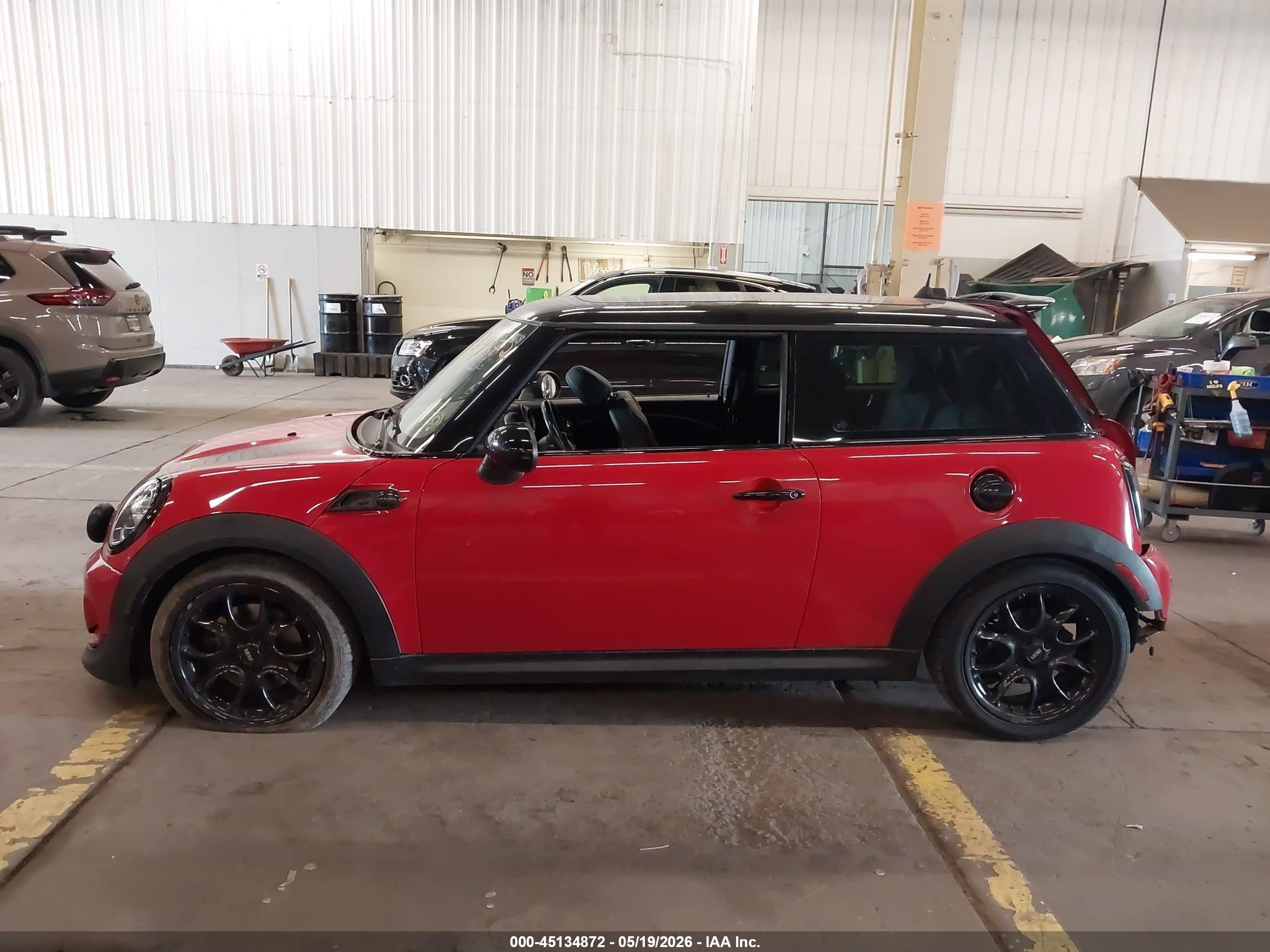 2011 Mini Cooper S   Red vin: WMWSV3C54BTY21149