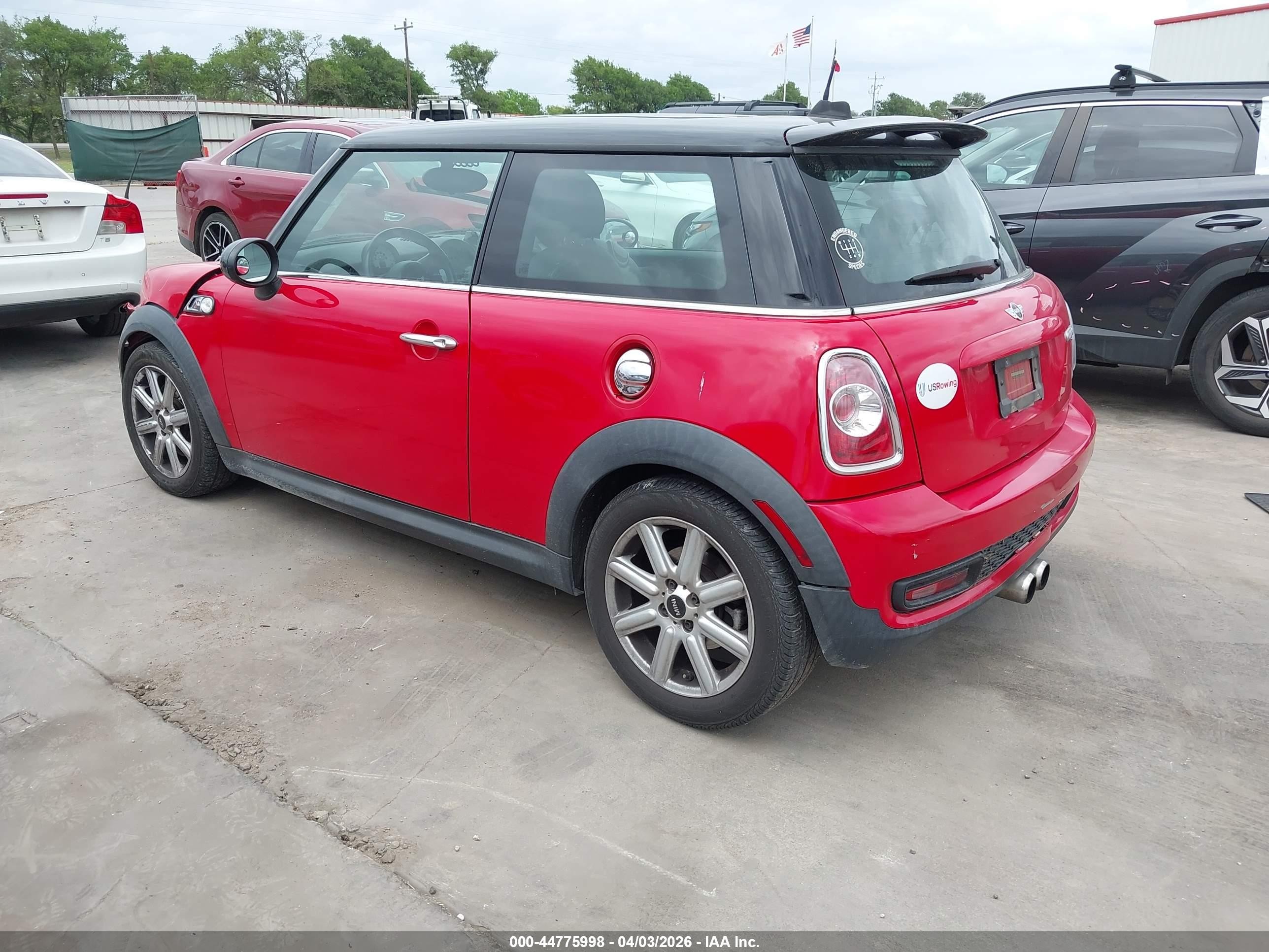 2011 Mini Cooper S   Красный vin: WMWSV3C54BTY24844