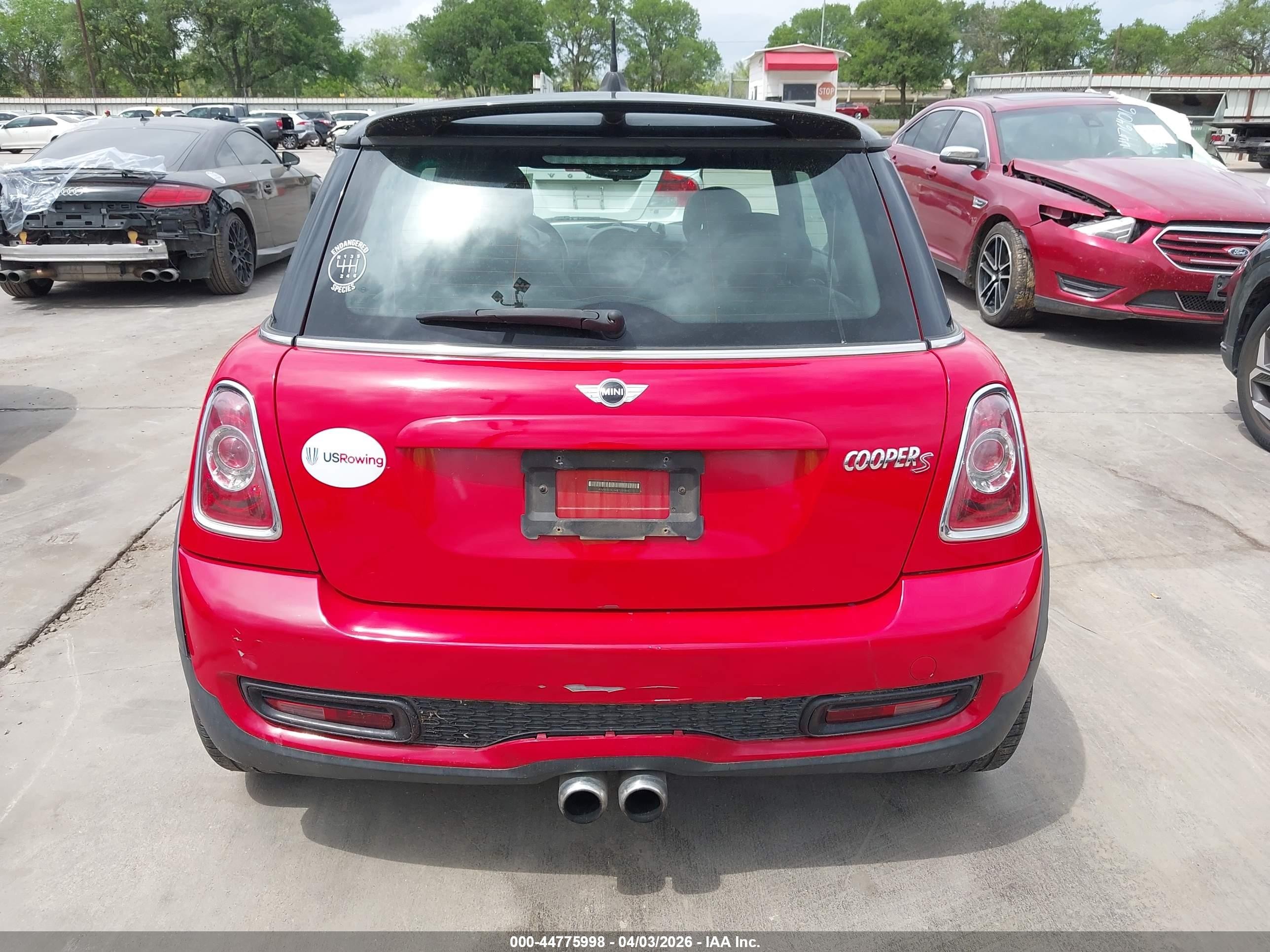 2011 Mini Cooper S   Красный vin: WMWSV3C54BTY24844