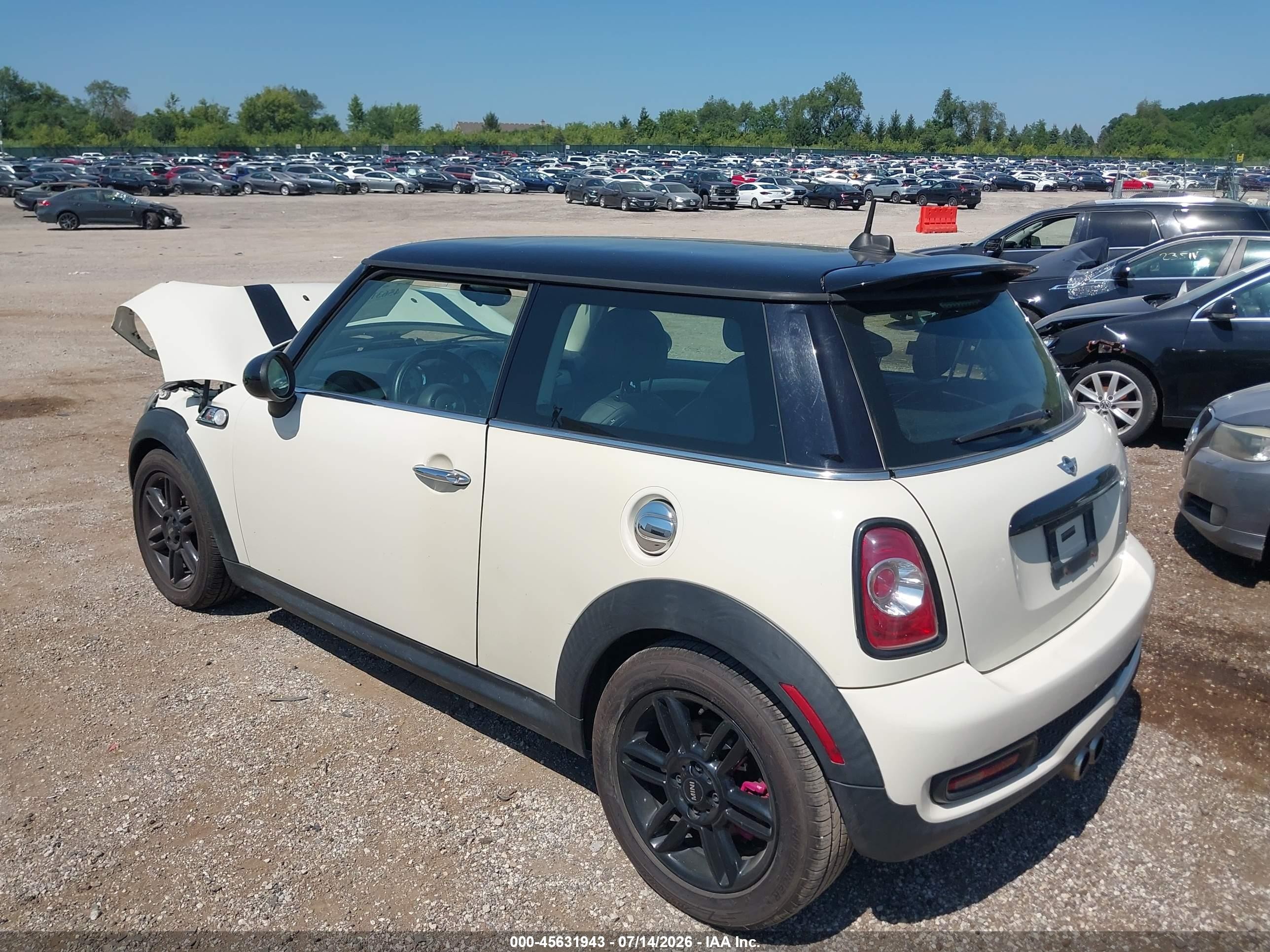 2013 Mini Hardtop Cooper S Cream vin: WMWSV3C54DT390007