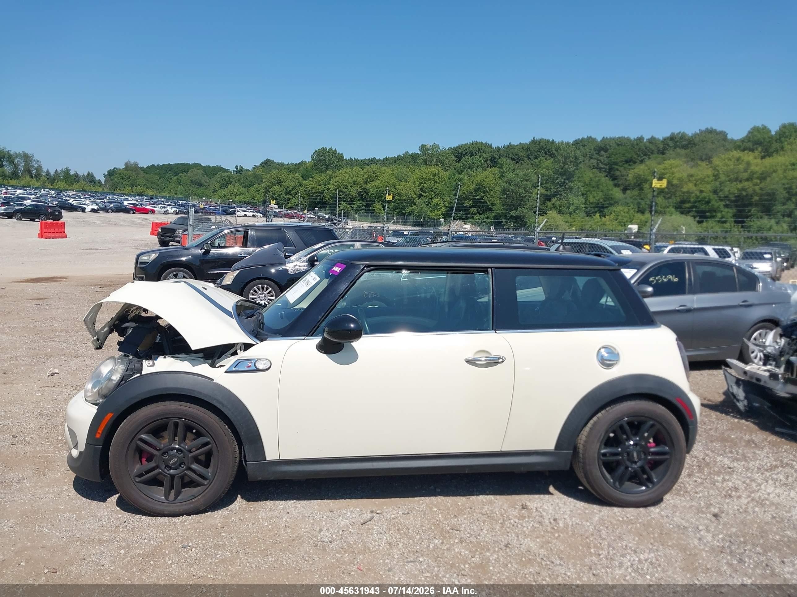2013 Mini Hardtop Cooper S Cream vin: WMWSV3C54DT390007