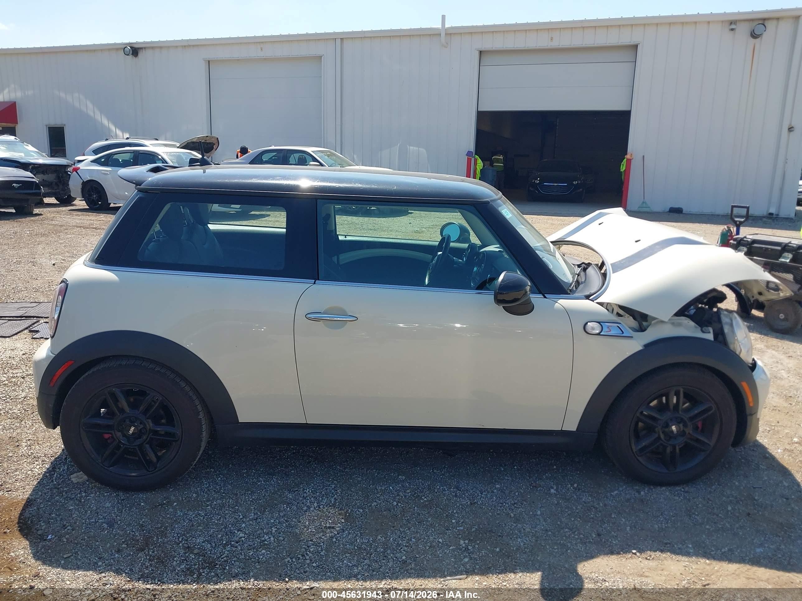 2013 Mini Hardtop Cooper S Cream vin: WMWSV3C54DT390007