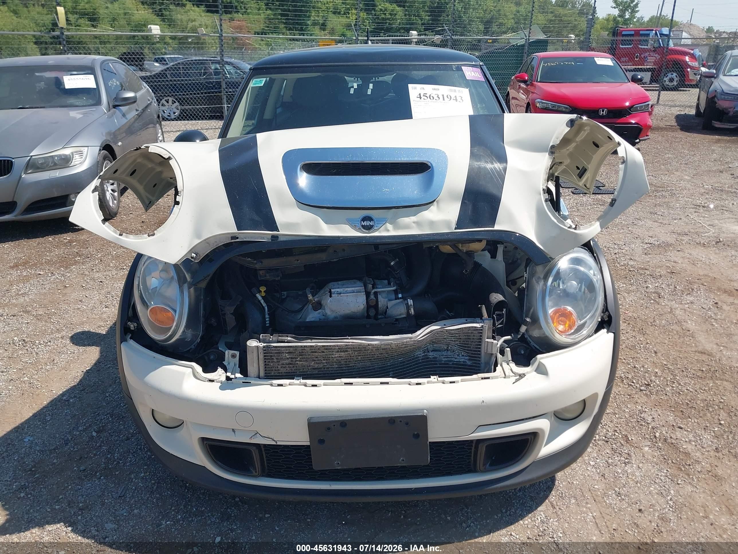 2013 Mini Hardtop Cooper S Cream vin: WMWSV3C54DT390007