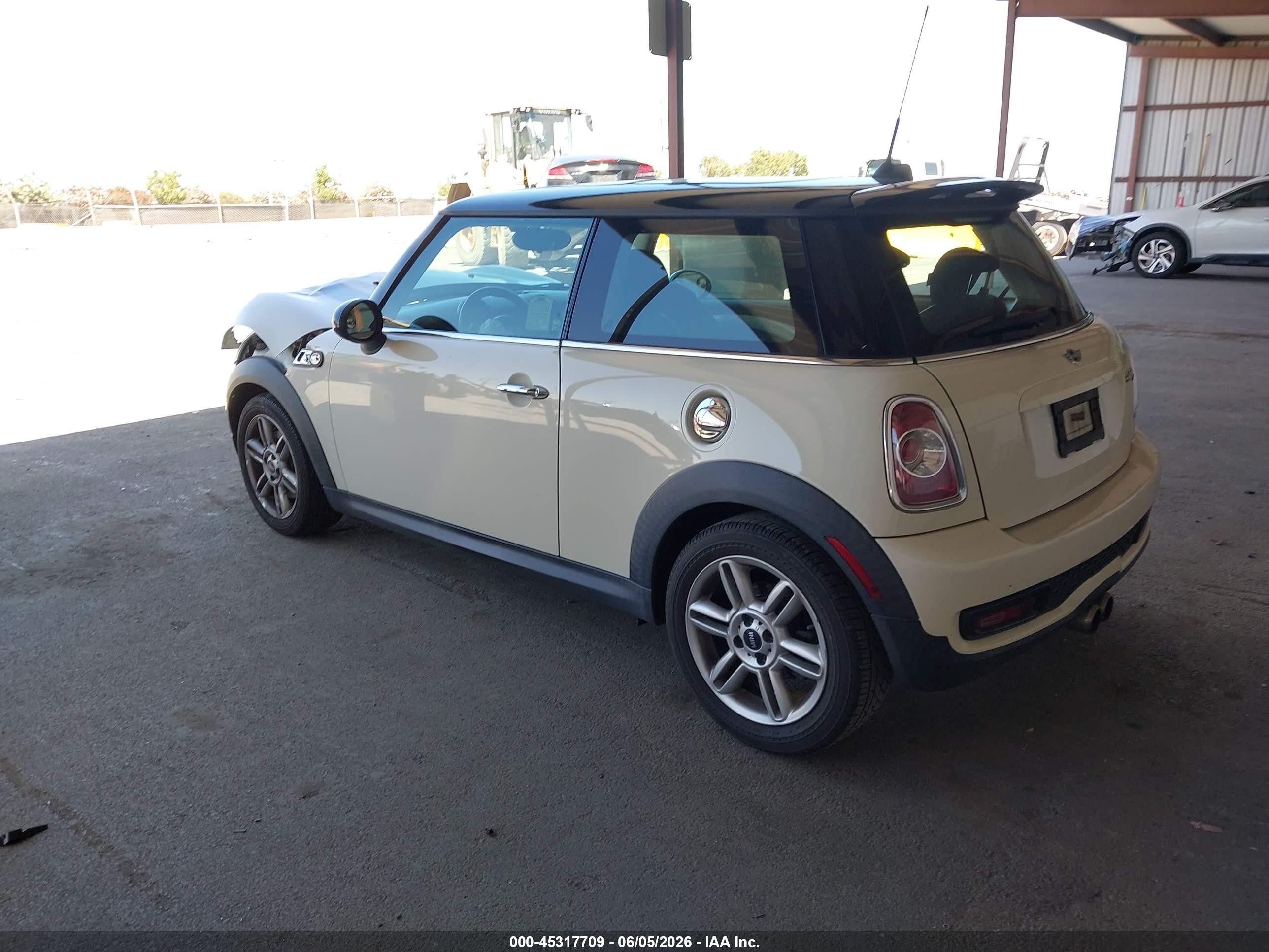 2013 Mini Hardtop Cooper S Beige vin: WMWSV3C54DT393215