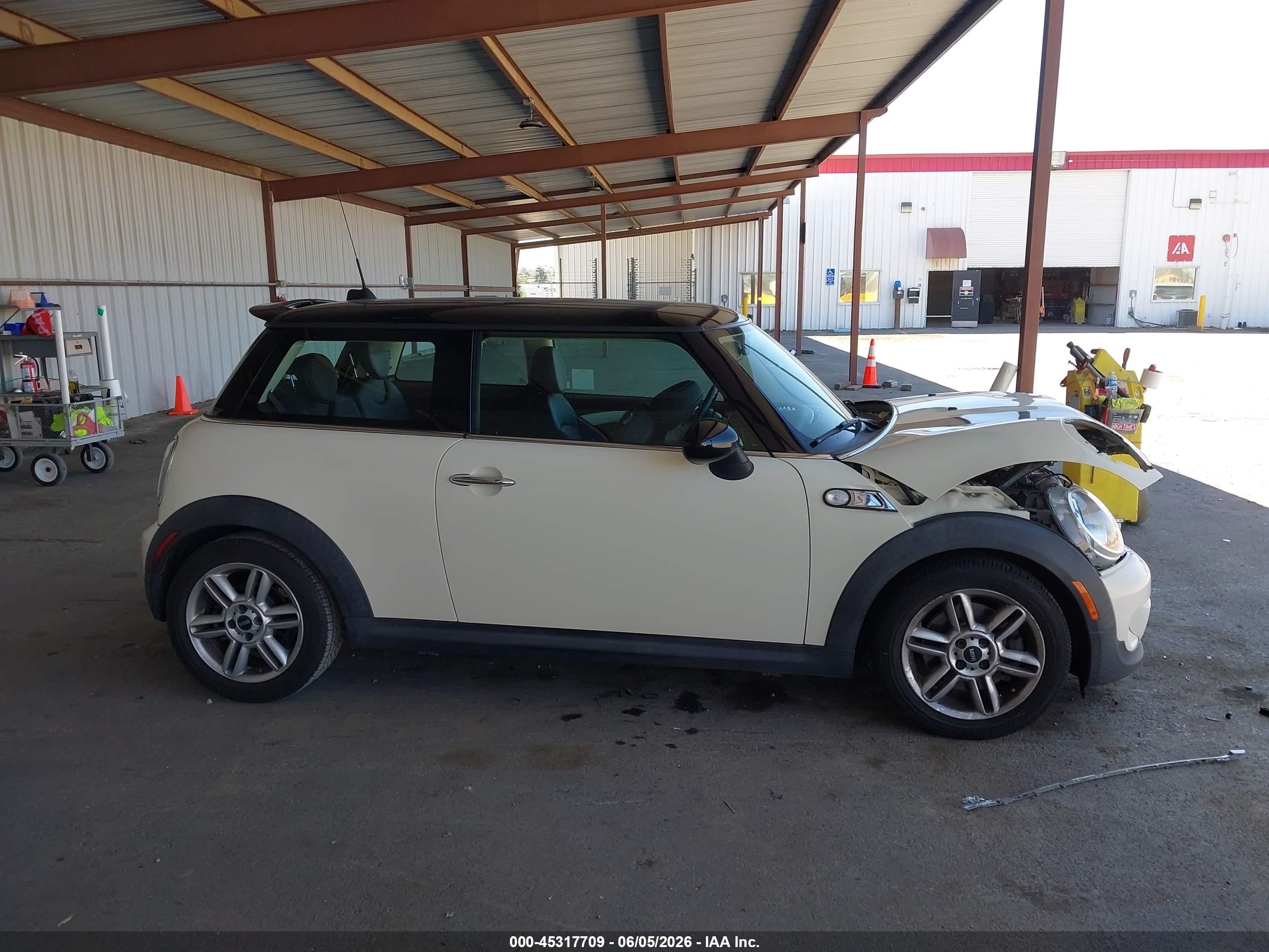 2013 Mini Hardtop Cooper S Beige vin: WMWSV3C54DT393215