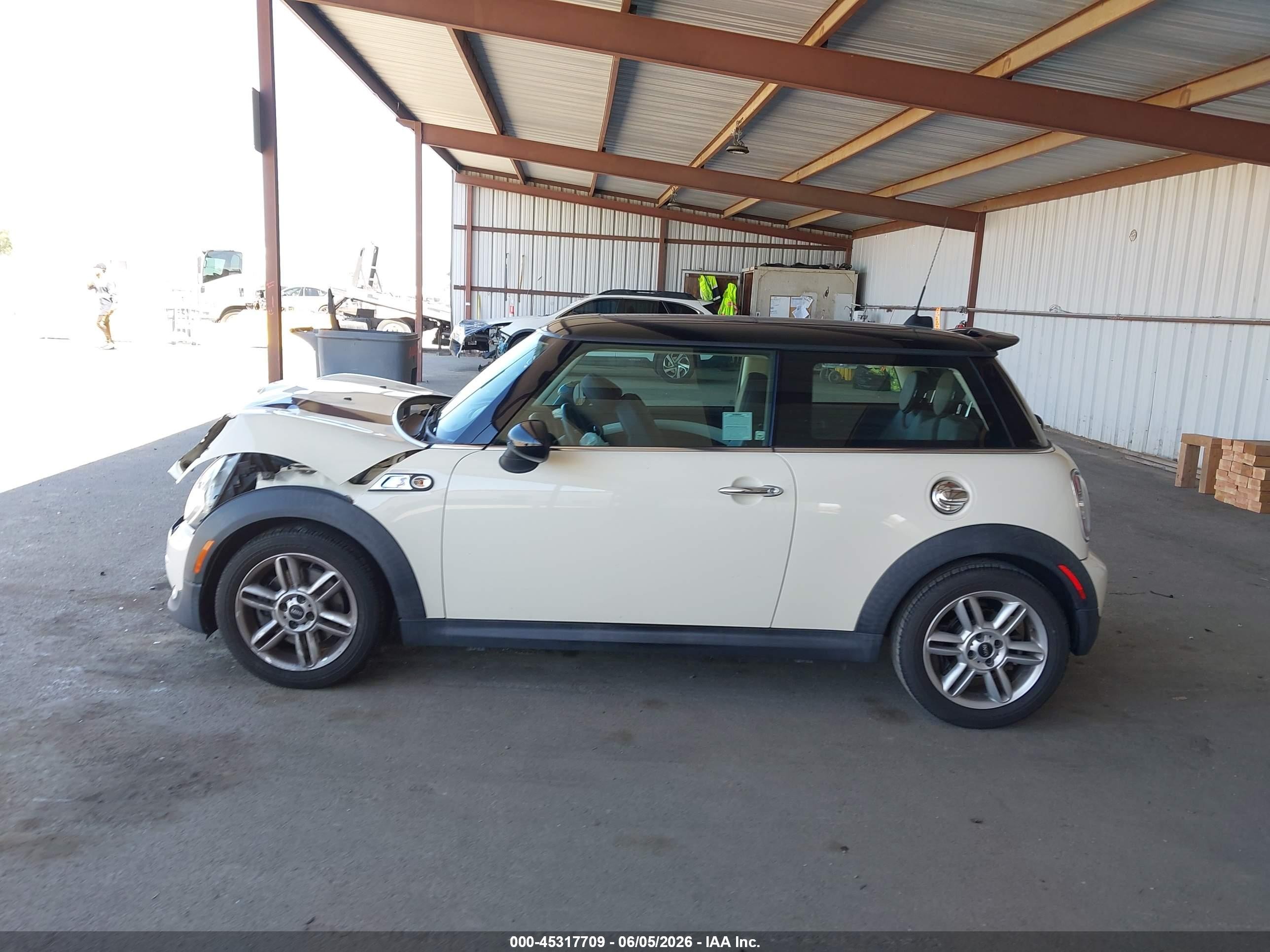 2013 Mini Hardtop Cooper S Beige vin: WMWSV3C54DT393215