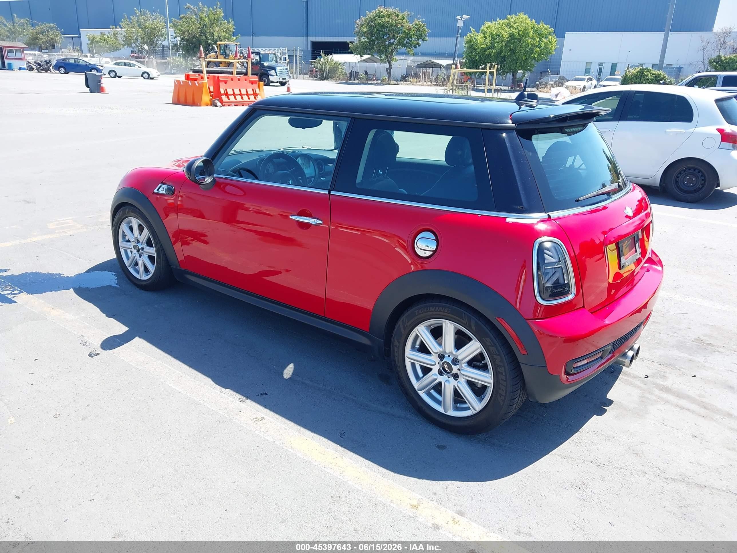 2013 Mini Hardtop Cooper S Red vin: WMWSV3C54DT477843