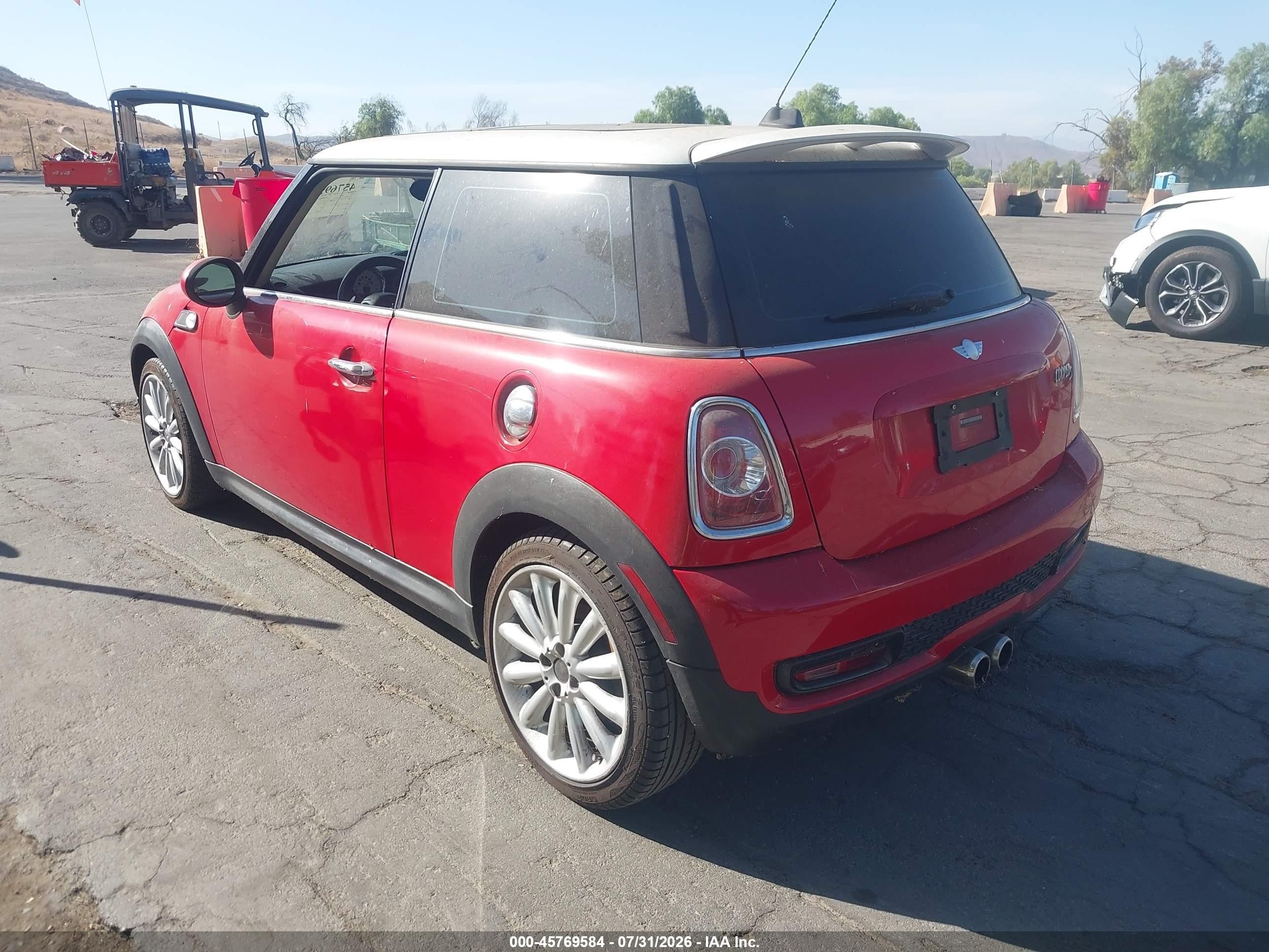 2011 Mini Cooper S   Red vin: WMWSV3C55BTY10774