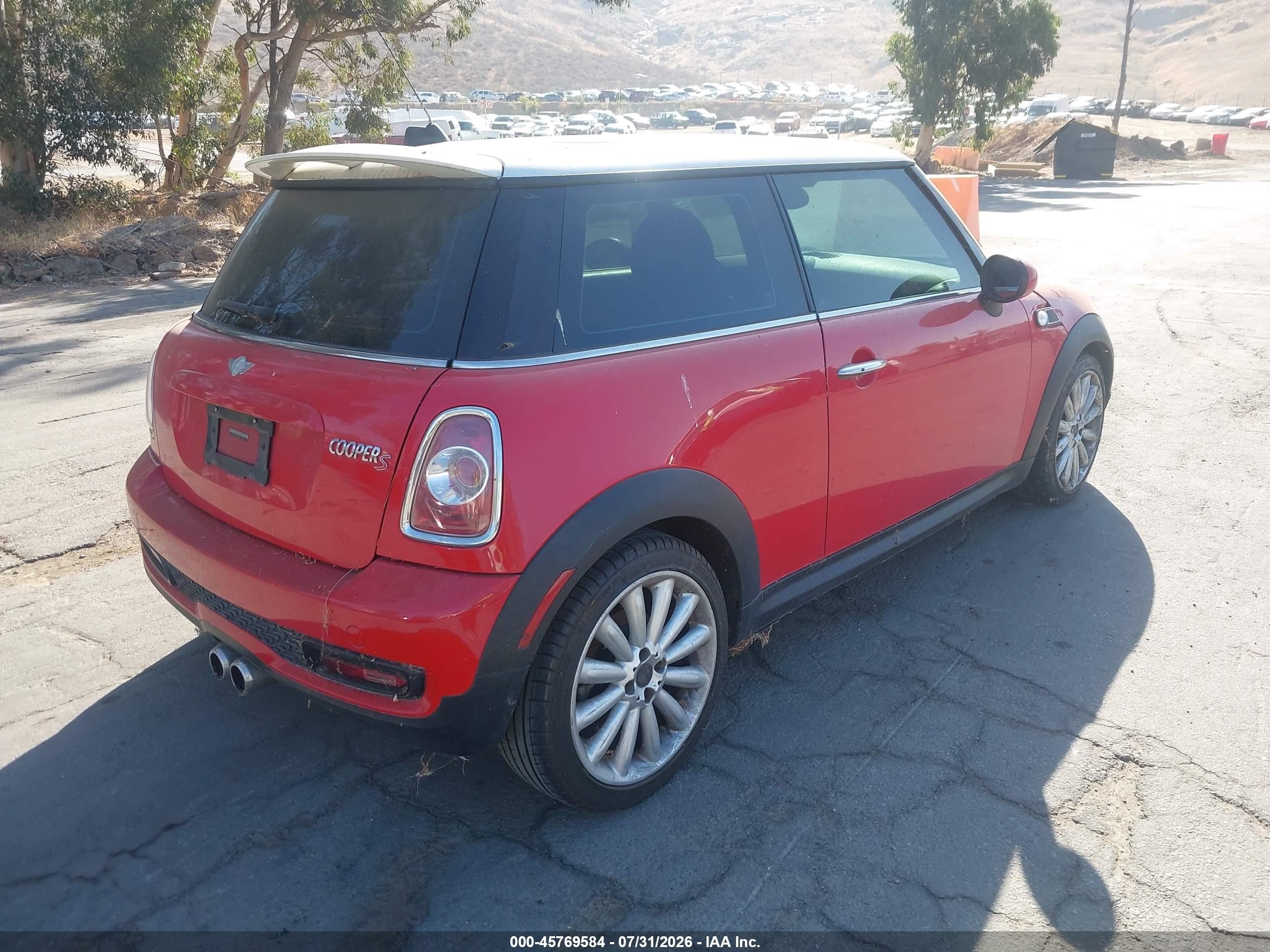 2011 Mini Cooper S   Red vin: WMWSV3C55BTY10774